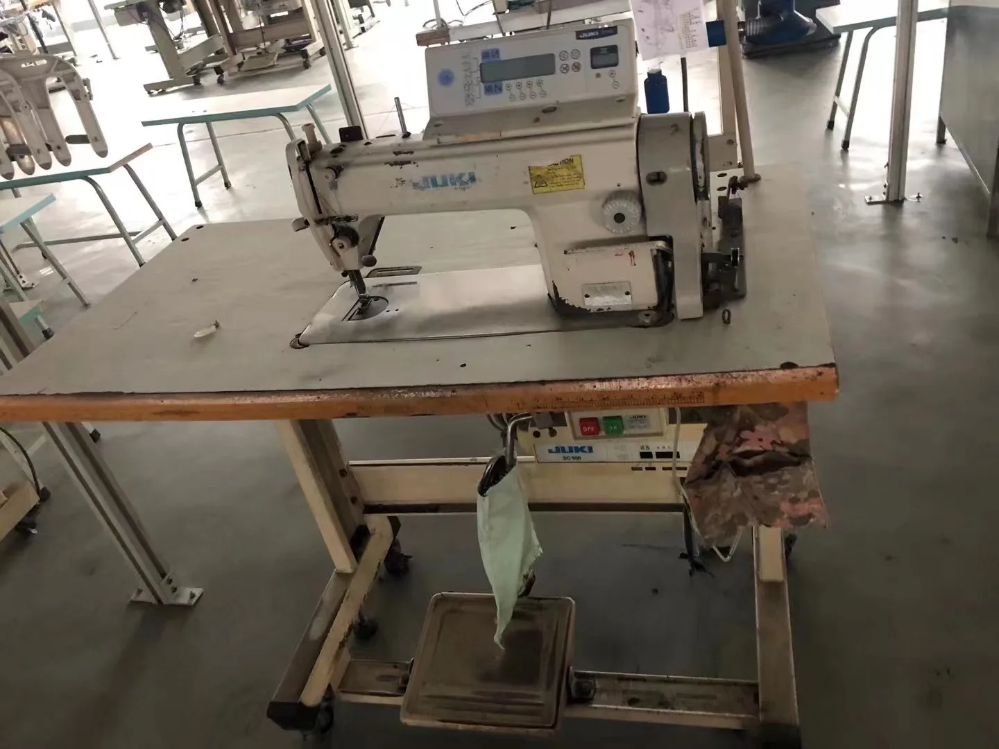 Secondhand Jukis 5550BN 7 Single Needle Lockstitch Sewing Machine With Computer Controlled Industrial Straight Sewing Machine
