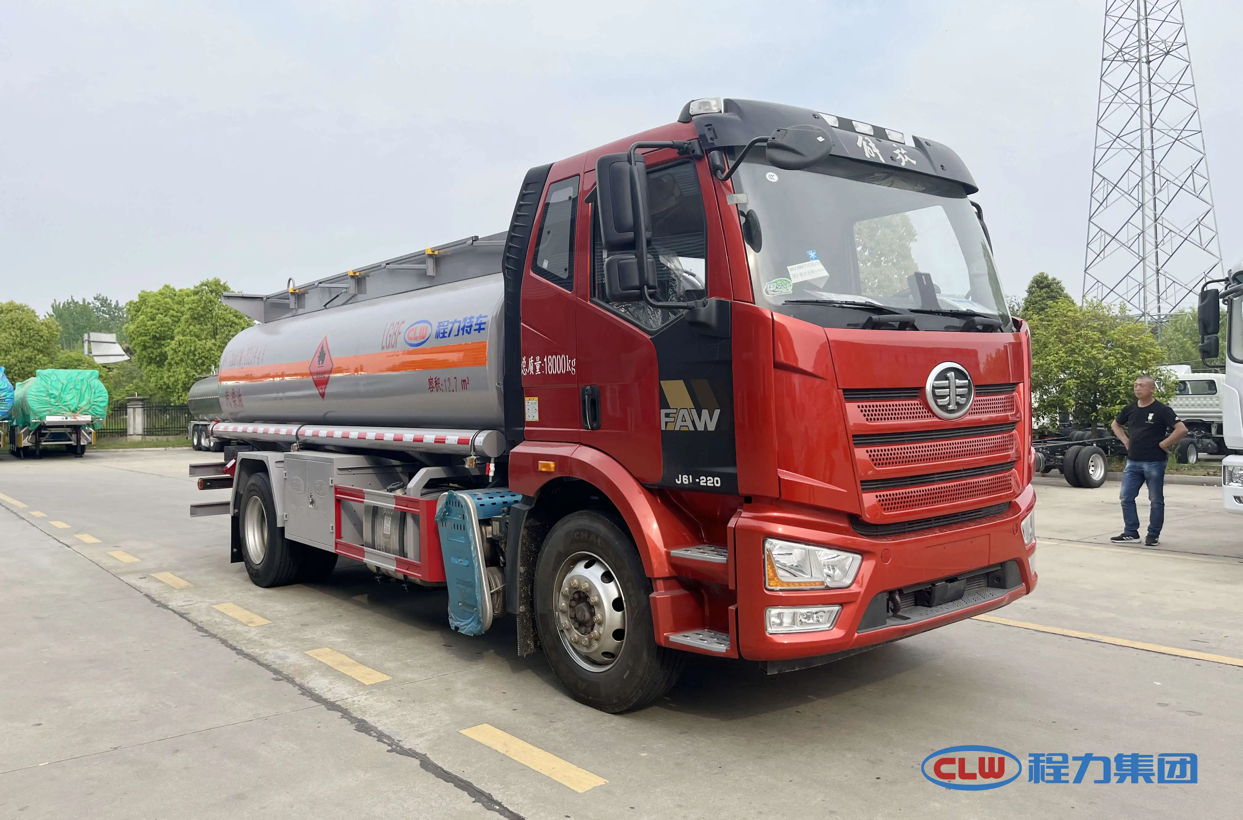 China Supplier 4X2 Fuel Tank Truck 10000L Fuel Tank Truck Oil Diesel Gasoline Transport Truck