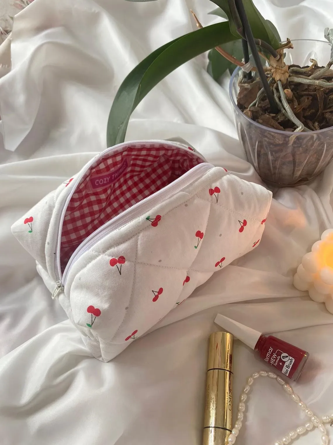 Wholesale Warm and fashionable soft Quilted Cosmetic Bag Cosmetic Pouch Cherry bow Heart Pattern makeup bag Christmas gift