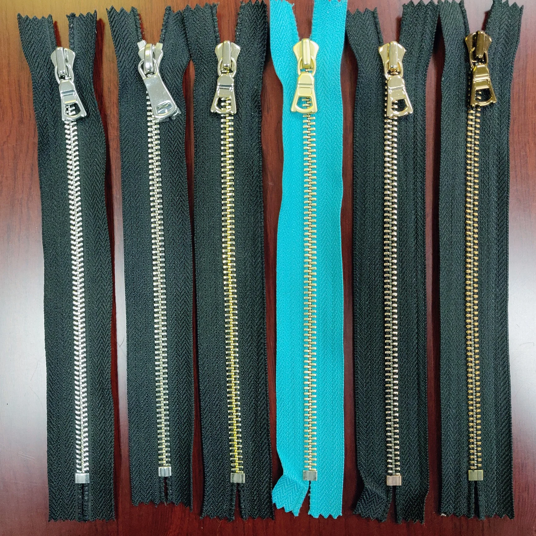 Provide high-quality multi-color nylon zipper nylon zipper