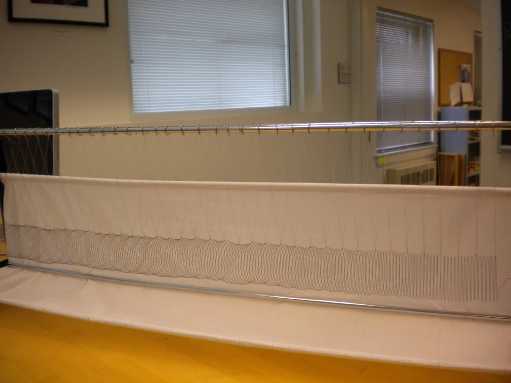 longitudinal wave showing demonstrator/ physics / laboratory instruments