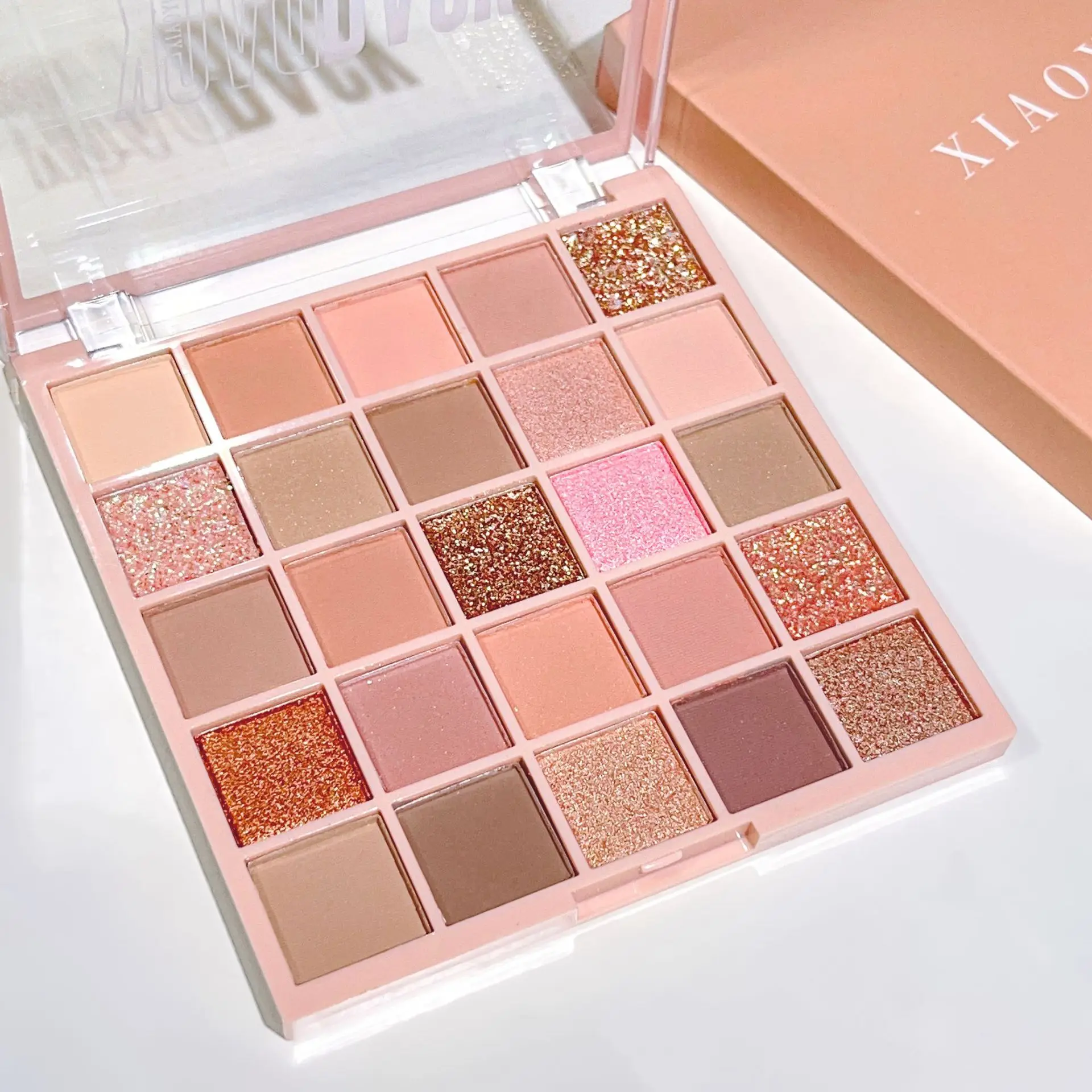 wholesale cosmetic 26 color clear case eye shadow black white and red pallet eyeshadow large eyeshadow makeup pallette