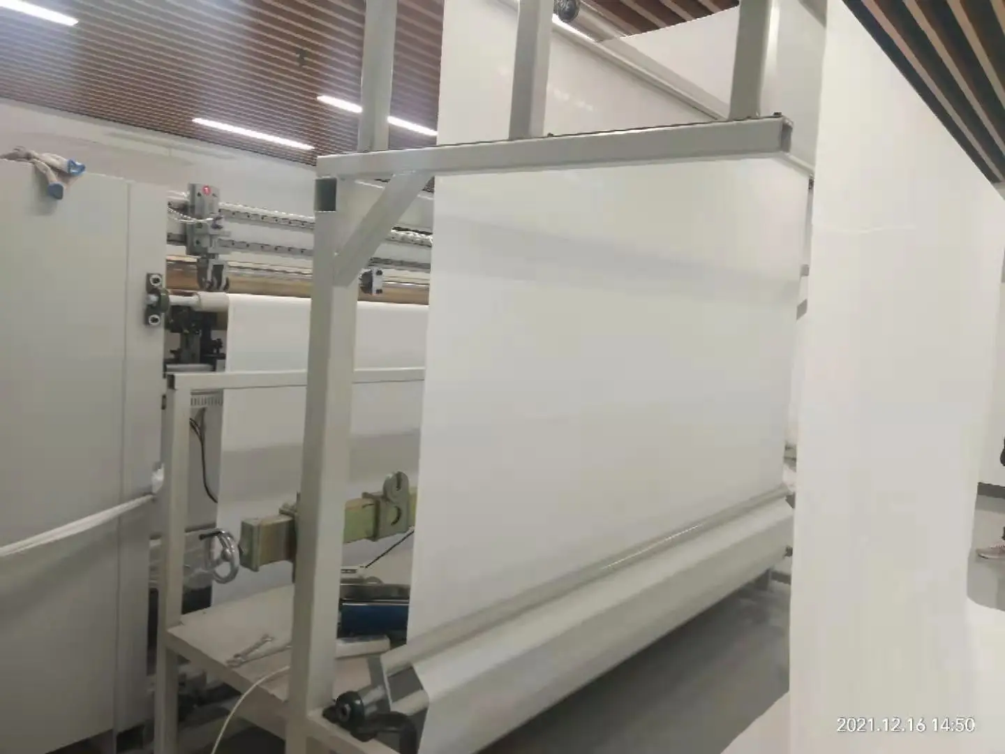 Full Automatic Ultrasonic Microfiber Towel Fabric Cutting Machine Non Woven Cloth Slitting Machine