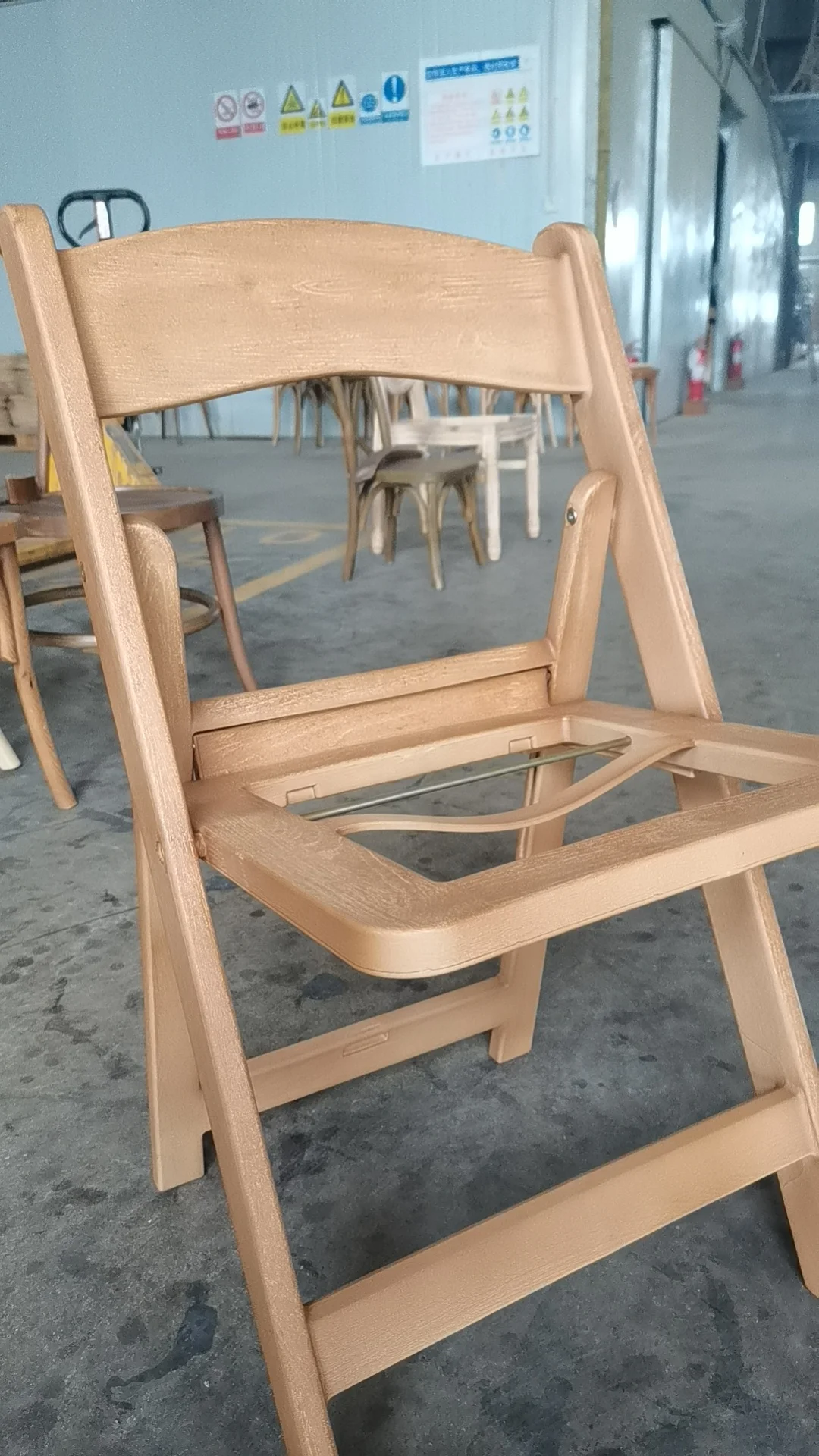 Wooden Similar Nature Color Folding Wedding Plastic Folding Chairs for Event Rental Garden