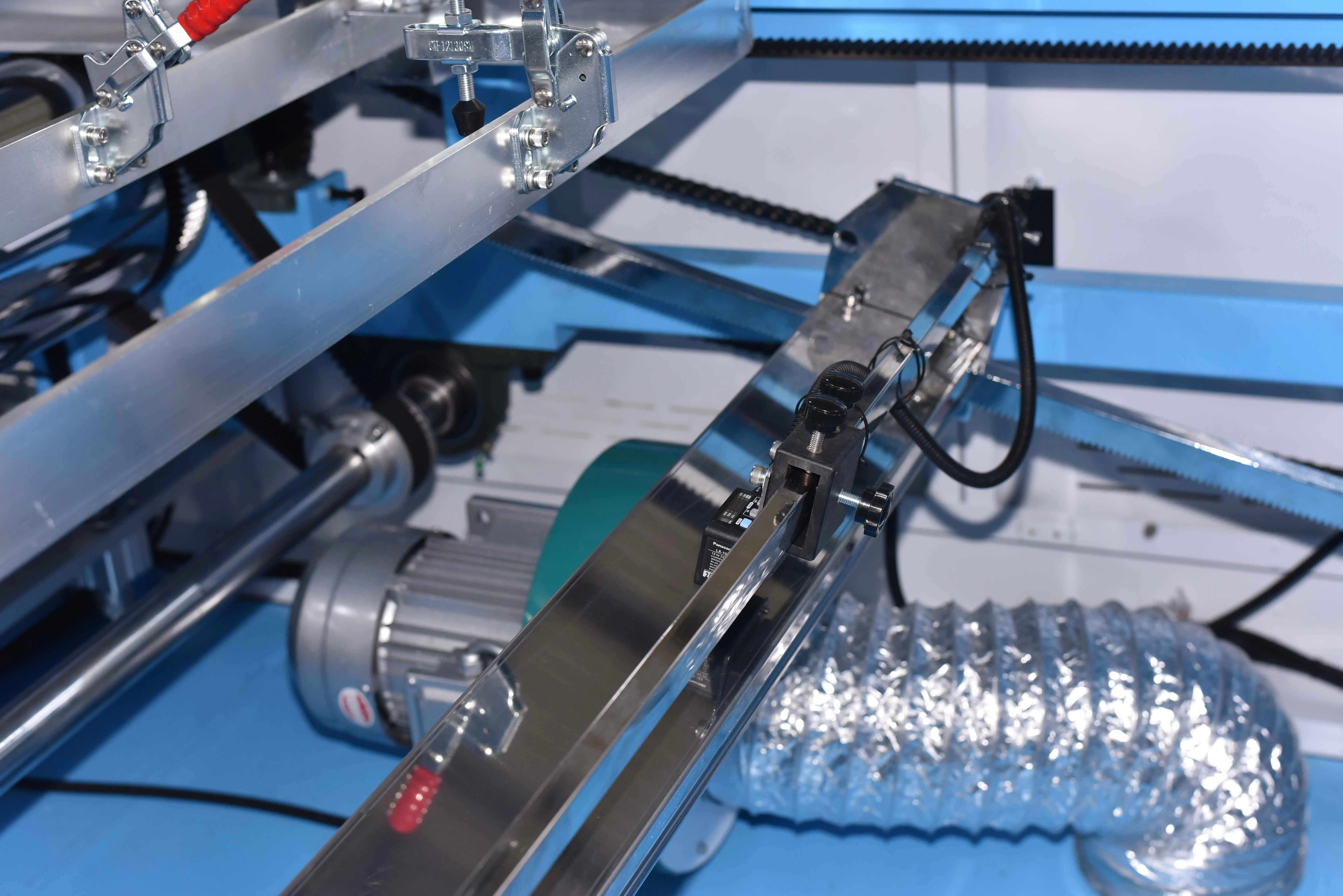 ZXH-A1200 Automatic monochrome roll to roll non woven screen printing machine price in China