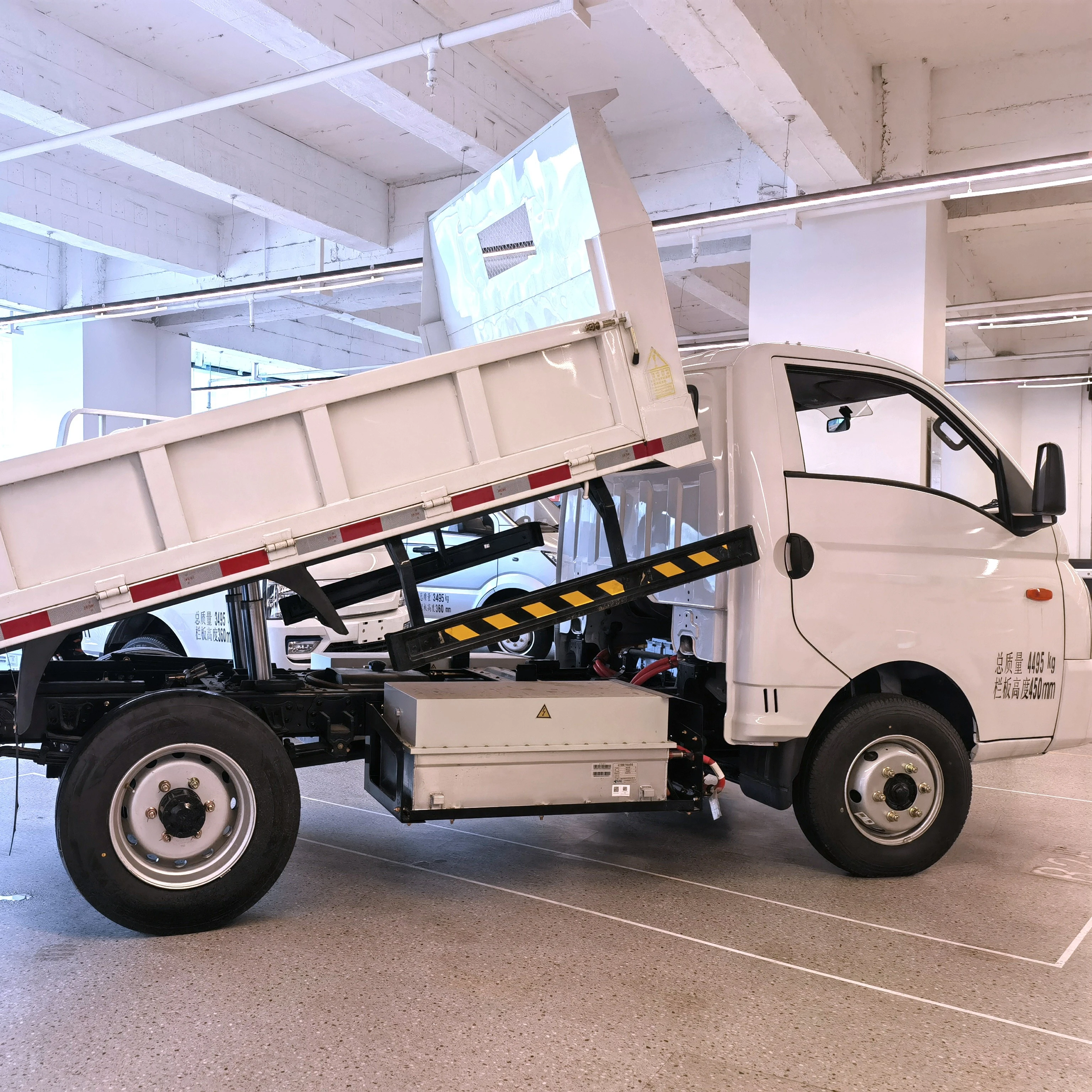 Sino Factory Prices KAMA 4x2 4x4 Cargo Truck Mini Electric Pickup Truck 55kWh 70KW 2 Seats  6 Wheel Dump Truck Made in China