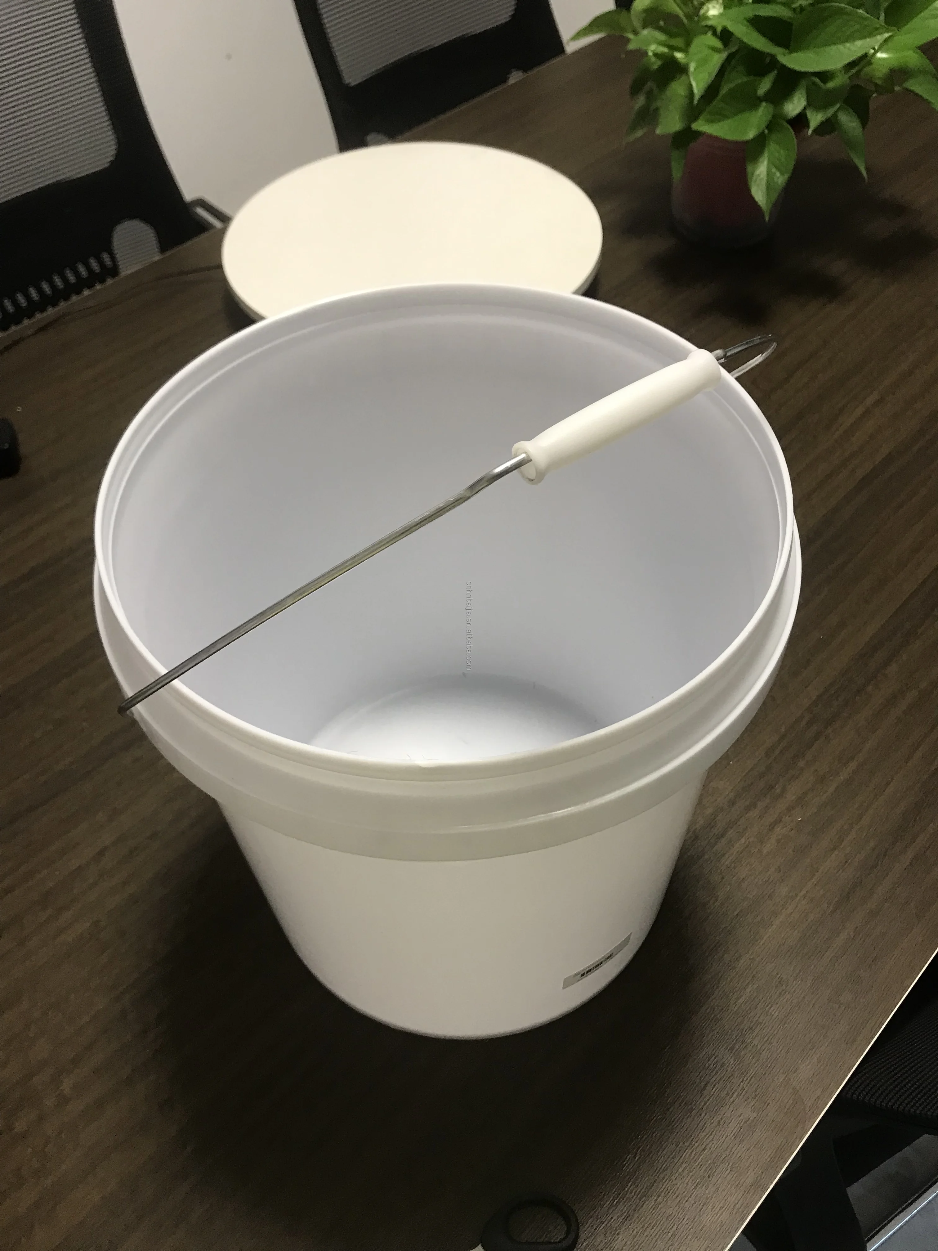 heavy duty thicken multicolor small food grade 1 liter plastic buckets with lids