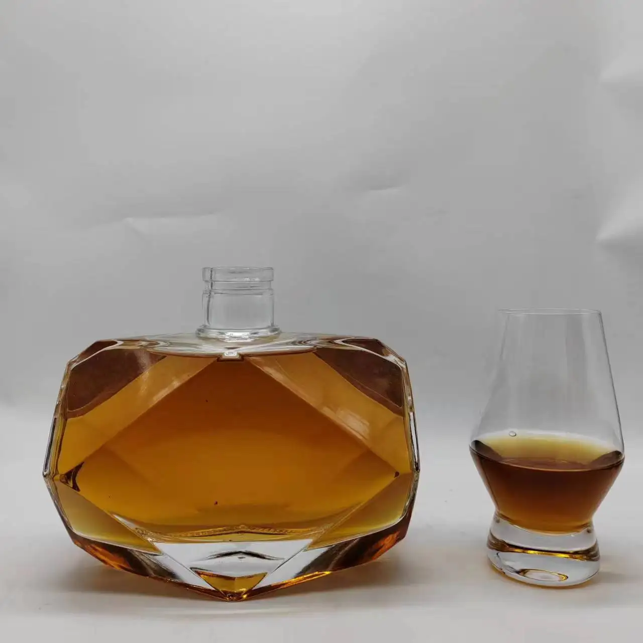 manufacture super flint  bottle high quality 500ml 700ml 750ml spirts rum gin whisky cognac XO brandy glass bottle