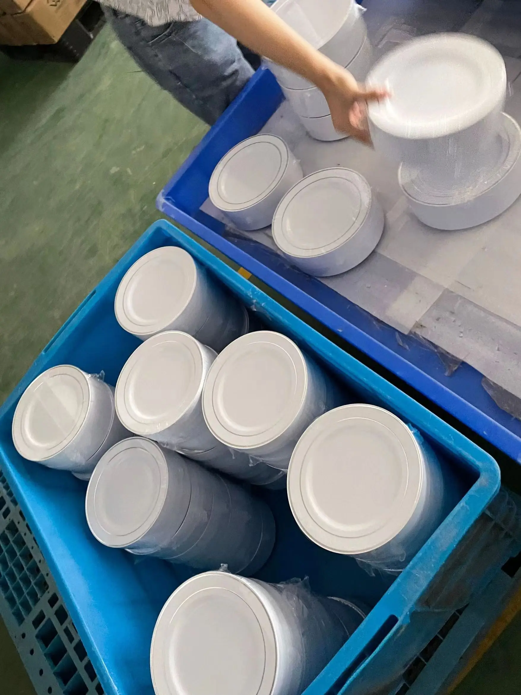 60 Pack Silver Rim 7.5inch and 10,25inch Plastic Plates with Gold Plastic Silverware Gold Plastic Cups silver dinnerware set