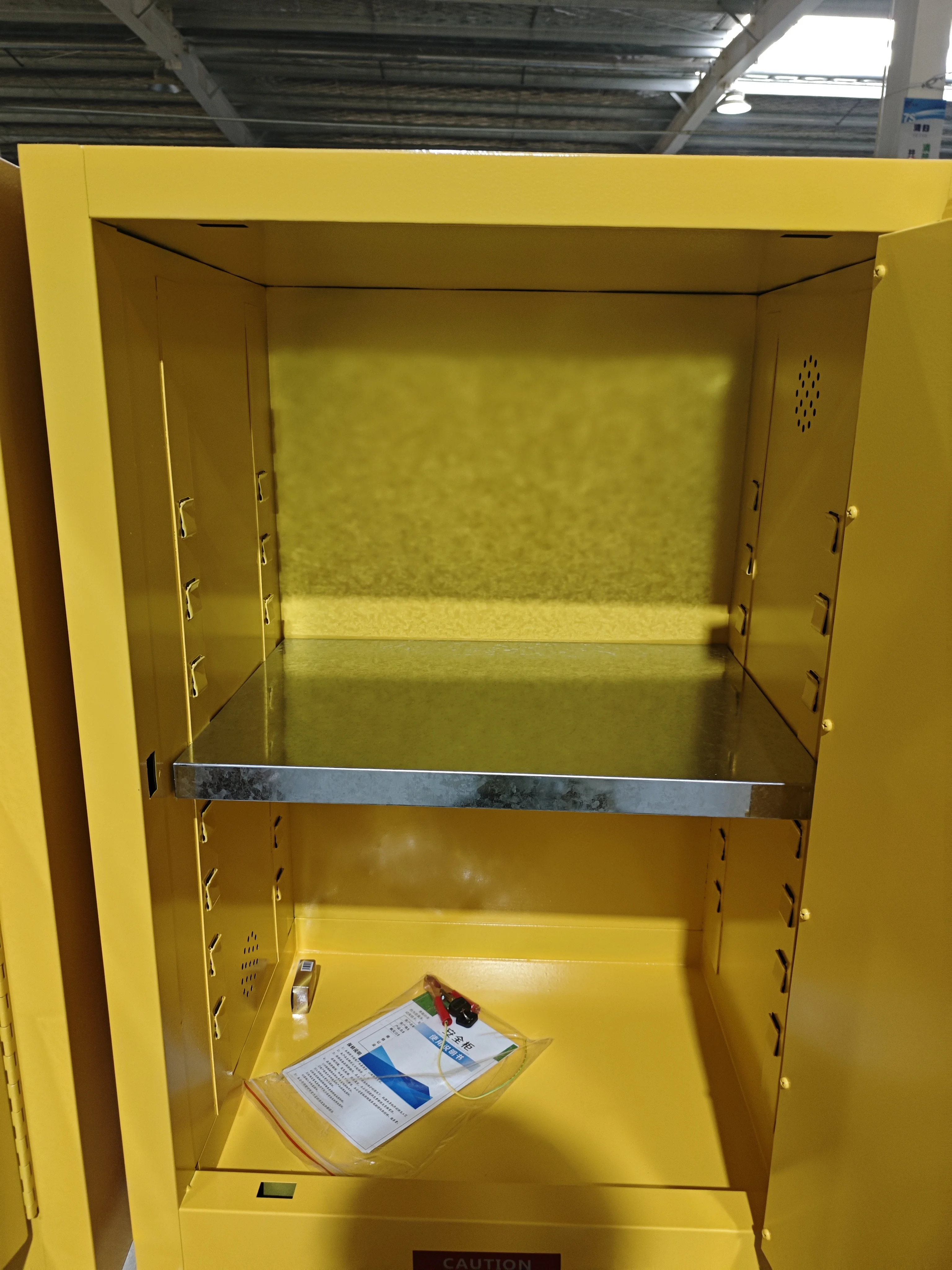 Safety Cabinet Dangerous Chemical Storage Cabinet Industrial Safety Cabinet 12 Gallons of Flammable Fire-proof Box