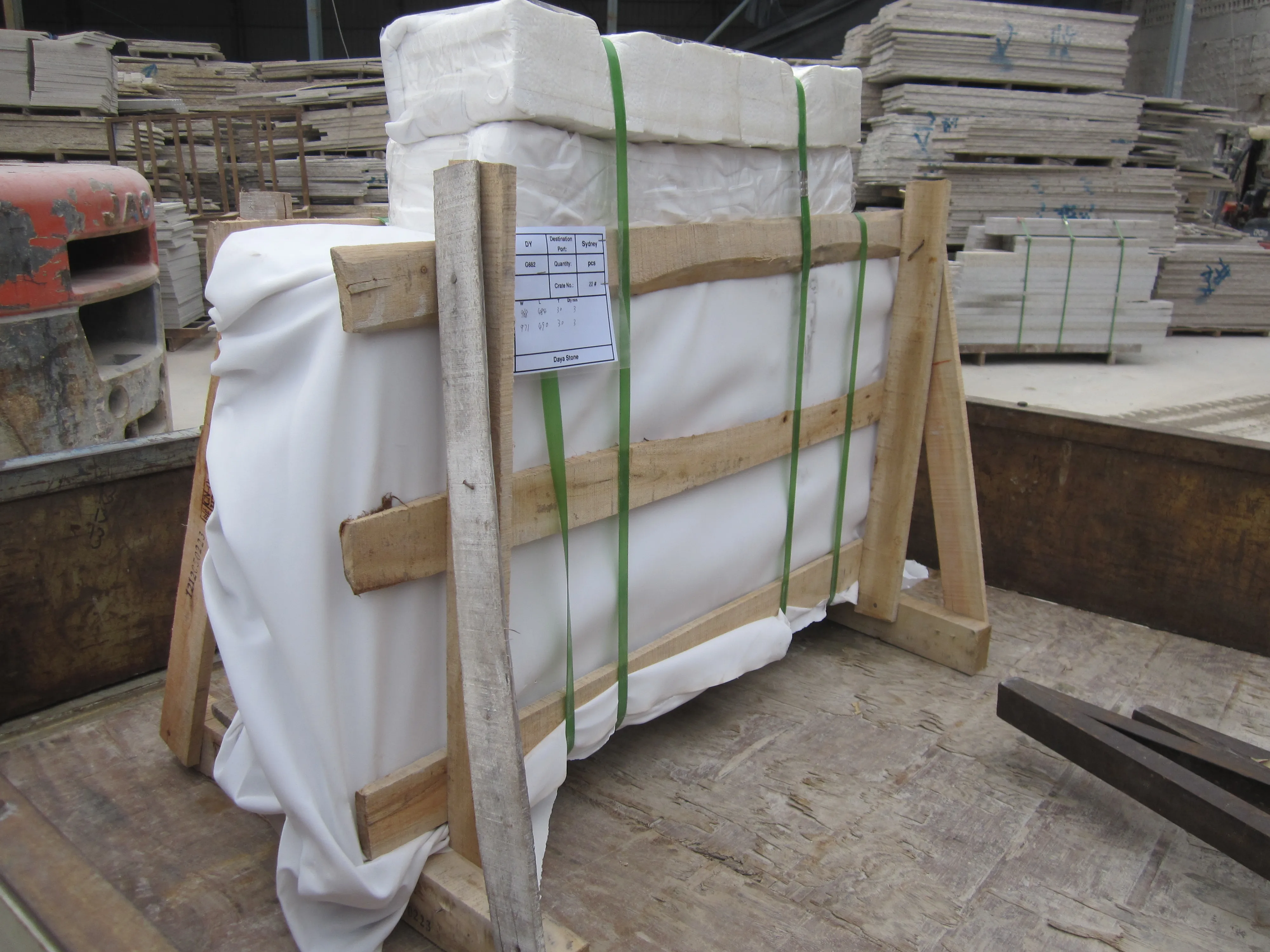 DAYA Stone Customized Wholesale High Quality Natural Flamed Rough Bahama Granite Top Slab Floor Tiles for Outdoor Use G603 Stone