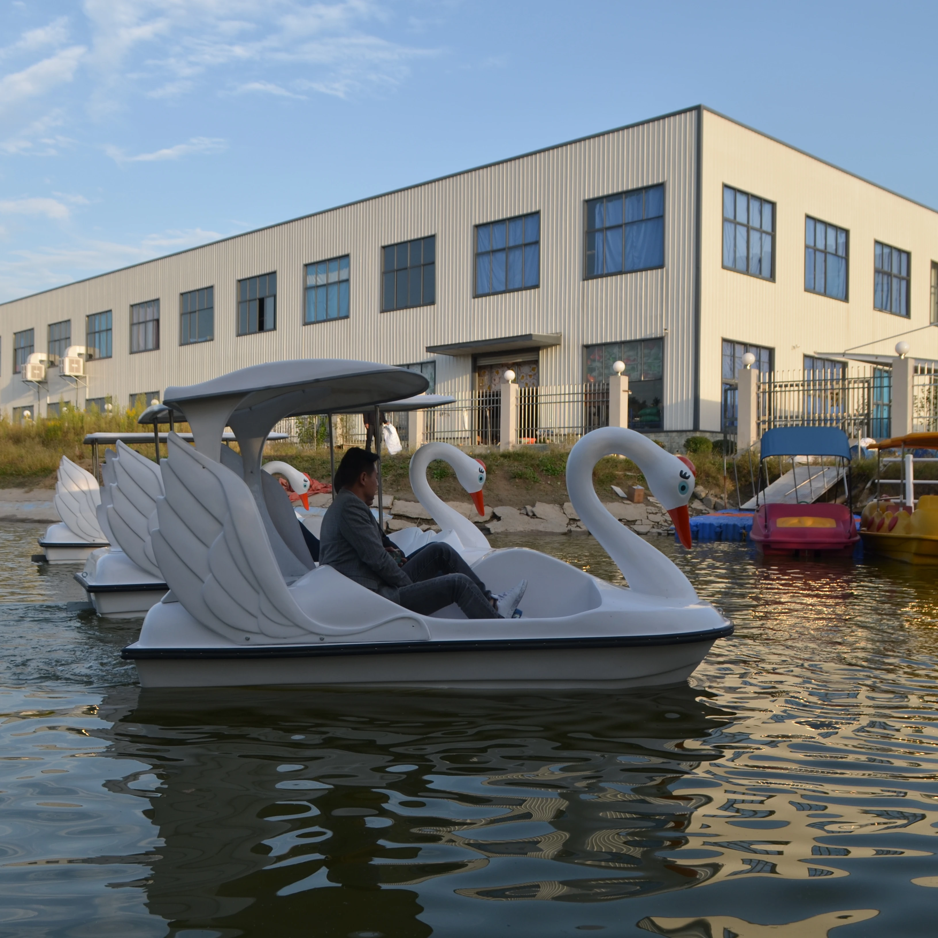 pedal boats fiberglass animal swan boat Factory cheap pedal boats for sale