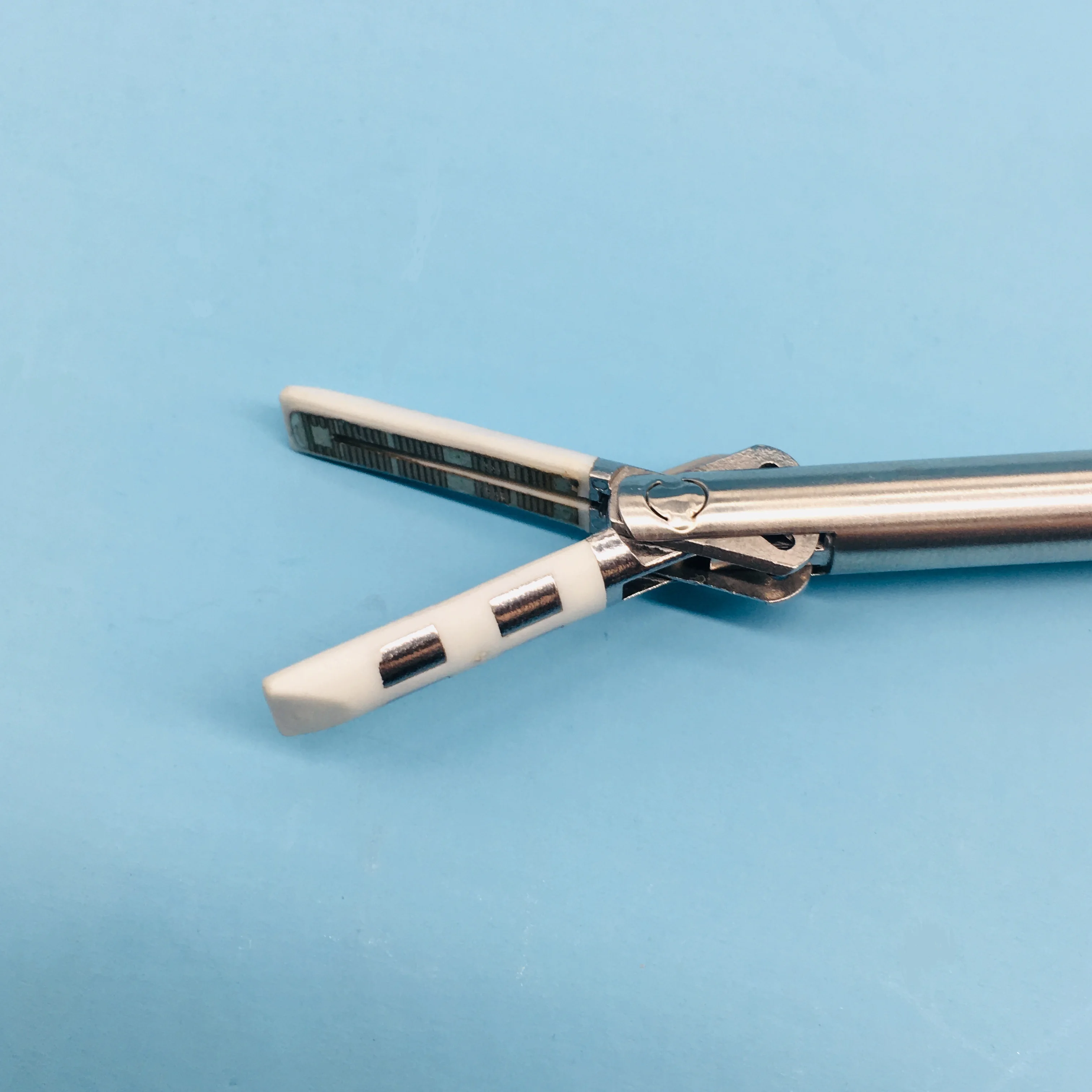 Ligasure endoscopic electrosurgical forceps