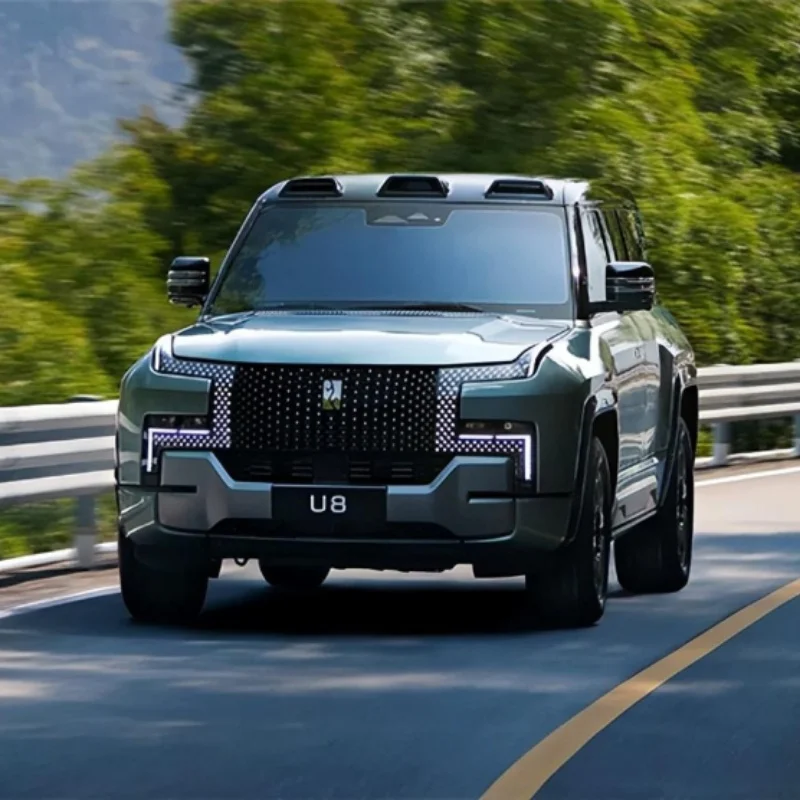 2024 BYD Qin Luxury Hybrid Electric Car from China High Speed U8 EV Auto with 7 Seats Looking up Yangwuang U8