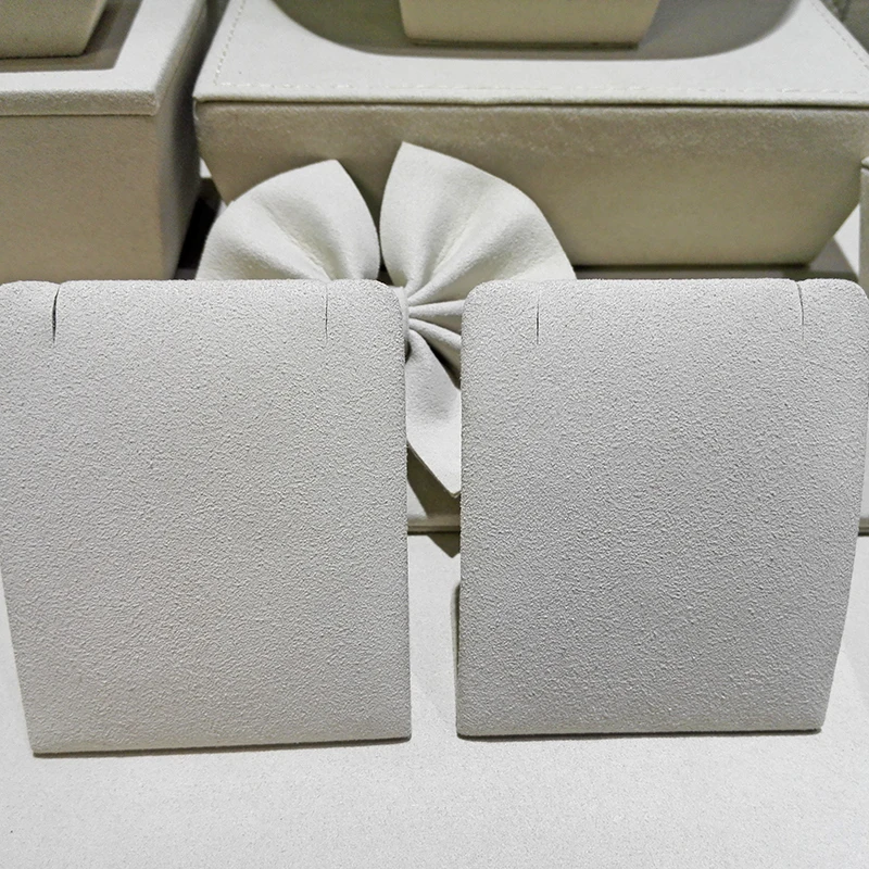 Стенд для ювелирных изделий из МДФ с покрытием из микрофибры и замши