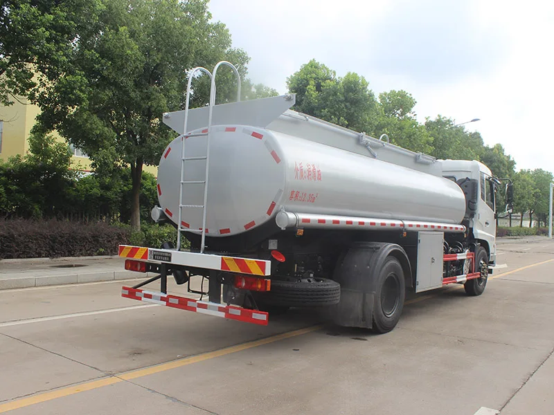 Dongfeng 12.5 cubic meter ordinary liquid transport vehicle