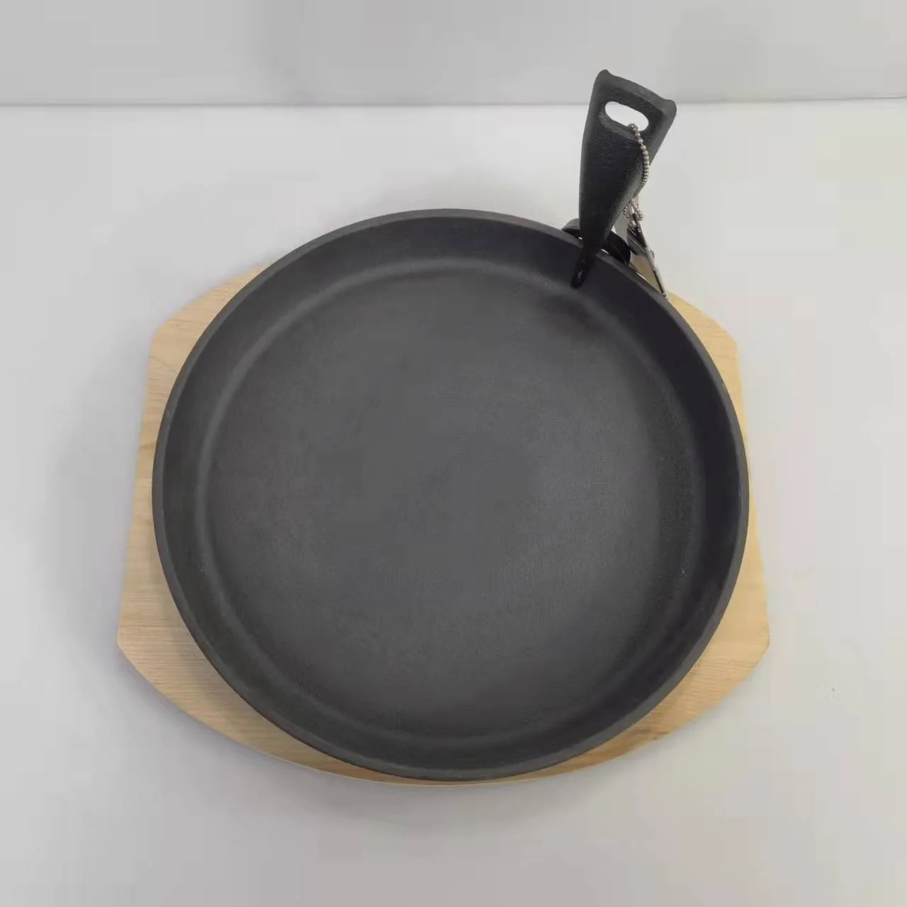Чугунная предварительно обработанная круглая сковорода