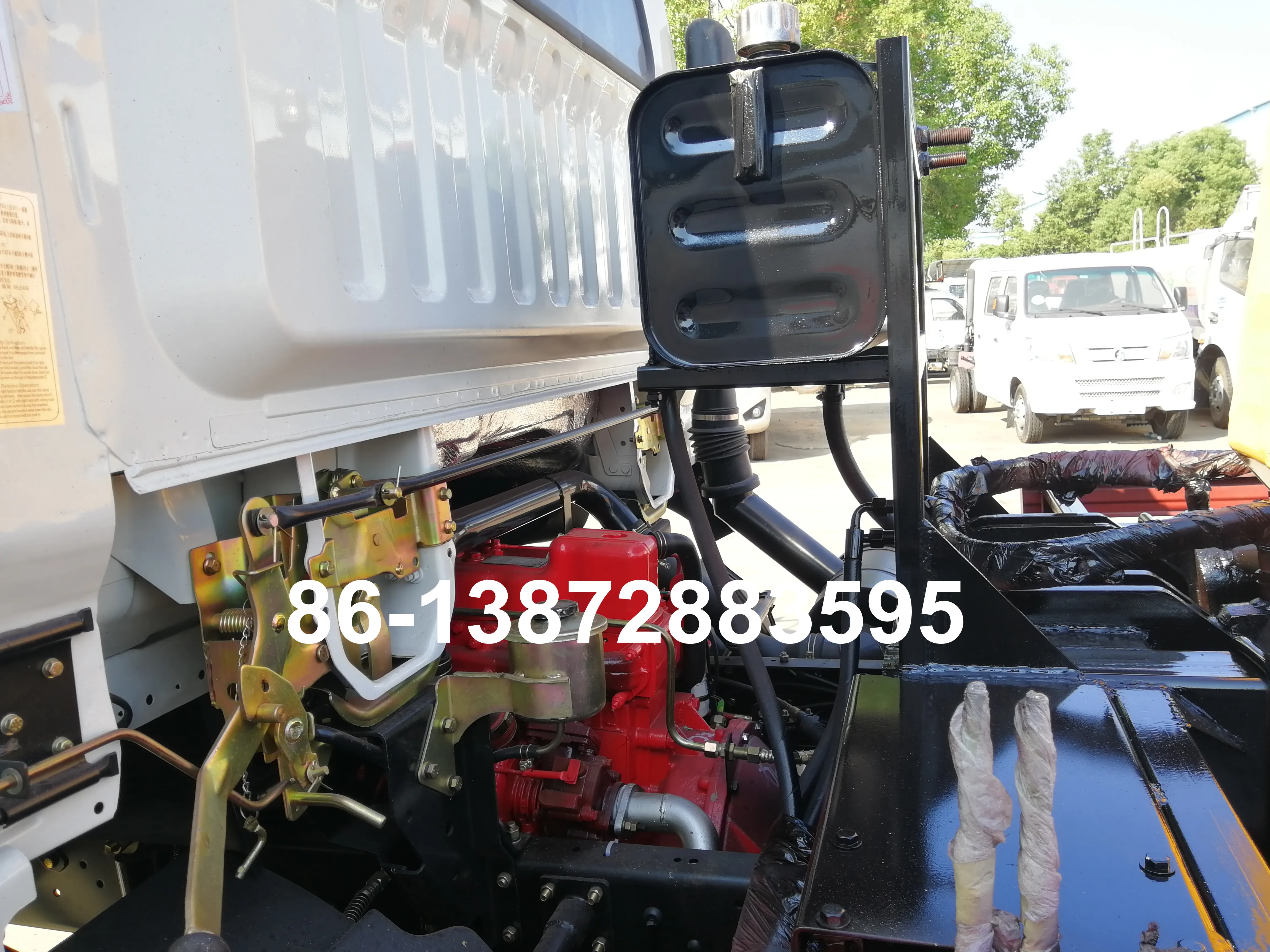 Factory price Hook Lifting Hydraulic System Arm Roll Auto Type Garbage Loading Truck Junk Truck