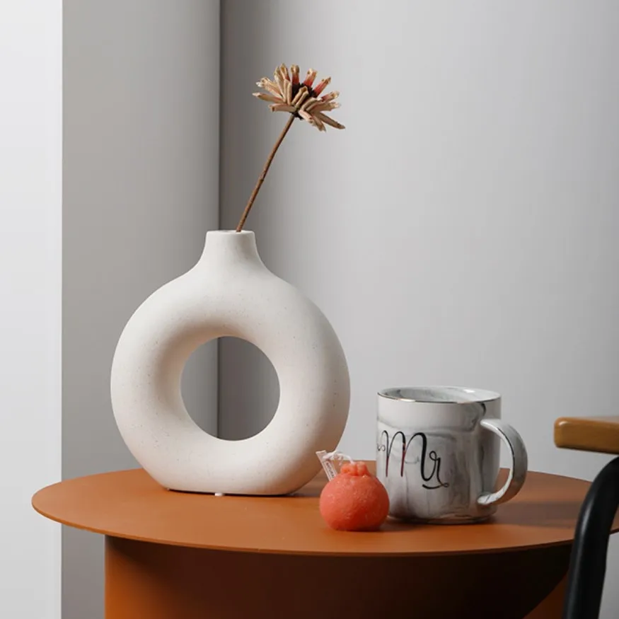 Hot sale Creative living room unglazed vase table decor vase donut shape ceramic bouquet vase