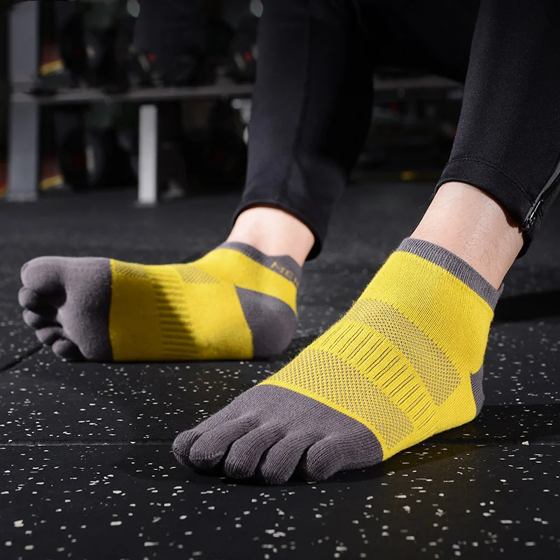 Cotton breathable and sweat-absorbing five-finger socks for men and men