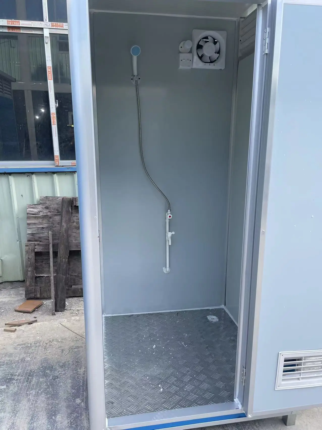 China Low Cost Cabin Toilet Shower Outdoor prefabricated Public Bathroom Convenient Portable Mobile Toilet
