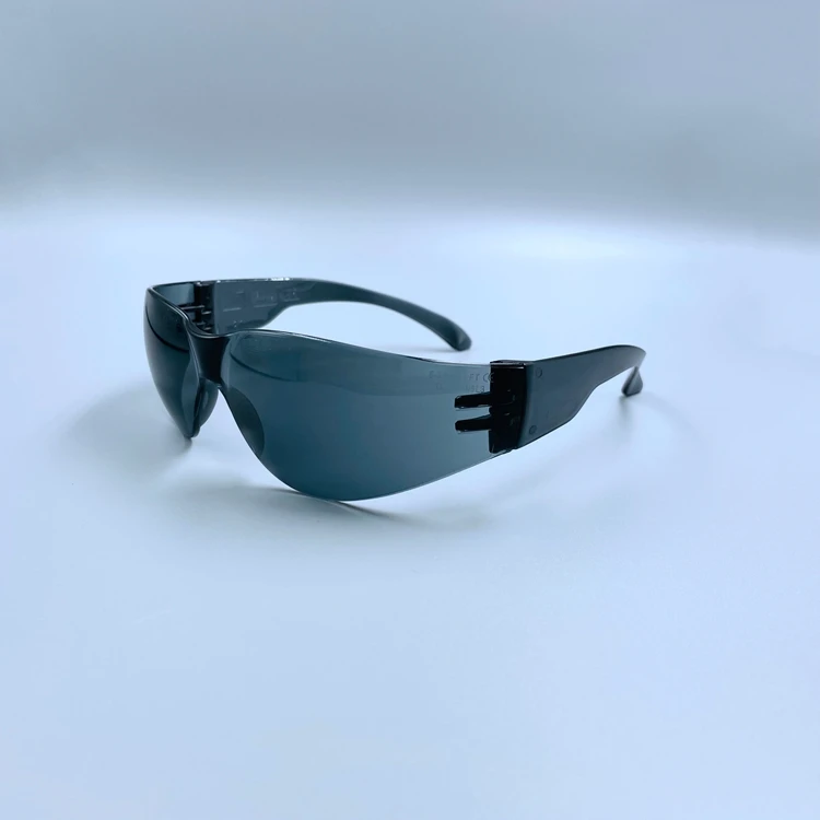 The fine quality clear lab anti-fog safety dust goggles