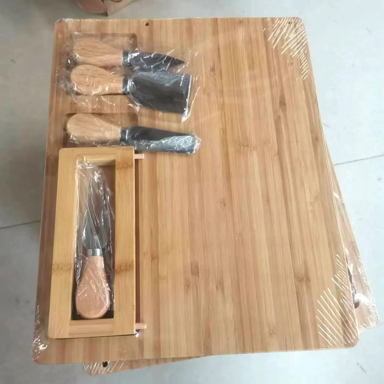 Rectangle Bamboo cheese board with bamboo wood handle and knife set bamboo fruit plate for Family reunion