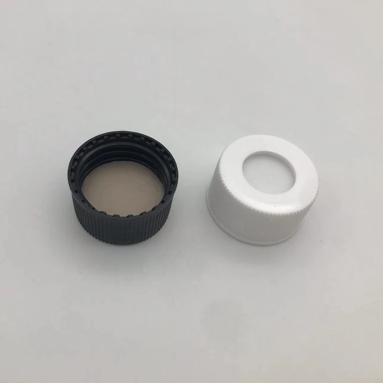 24-400 plastic screw cap with pre-slit PTFE liner