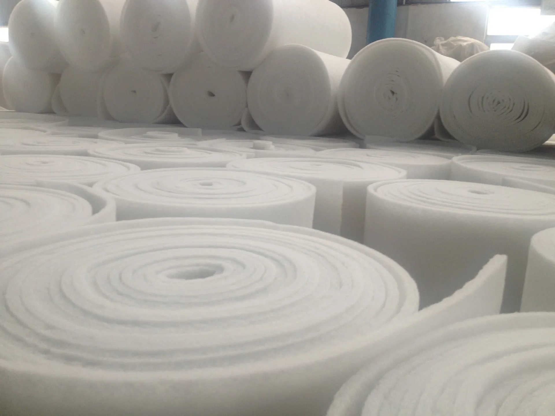 Nonwoven thermal bonded polyester wadding rolls for sofa
