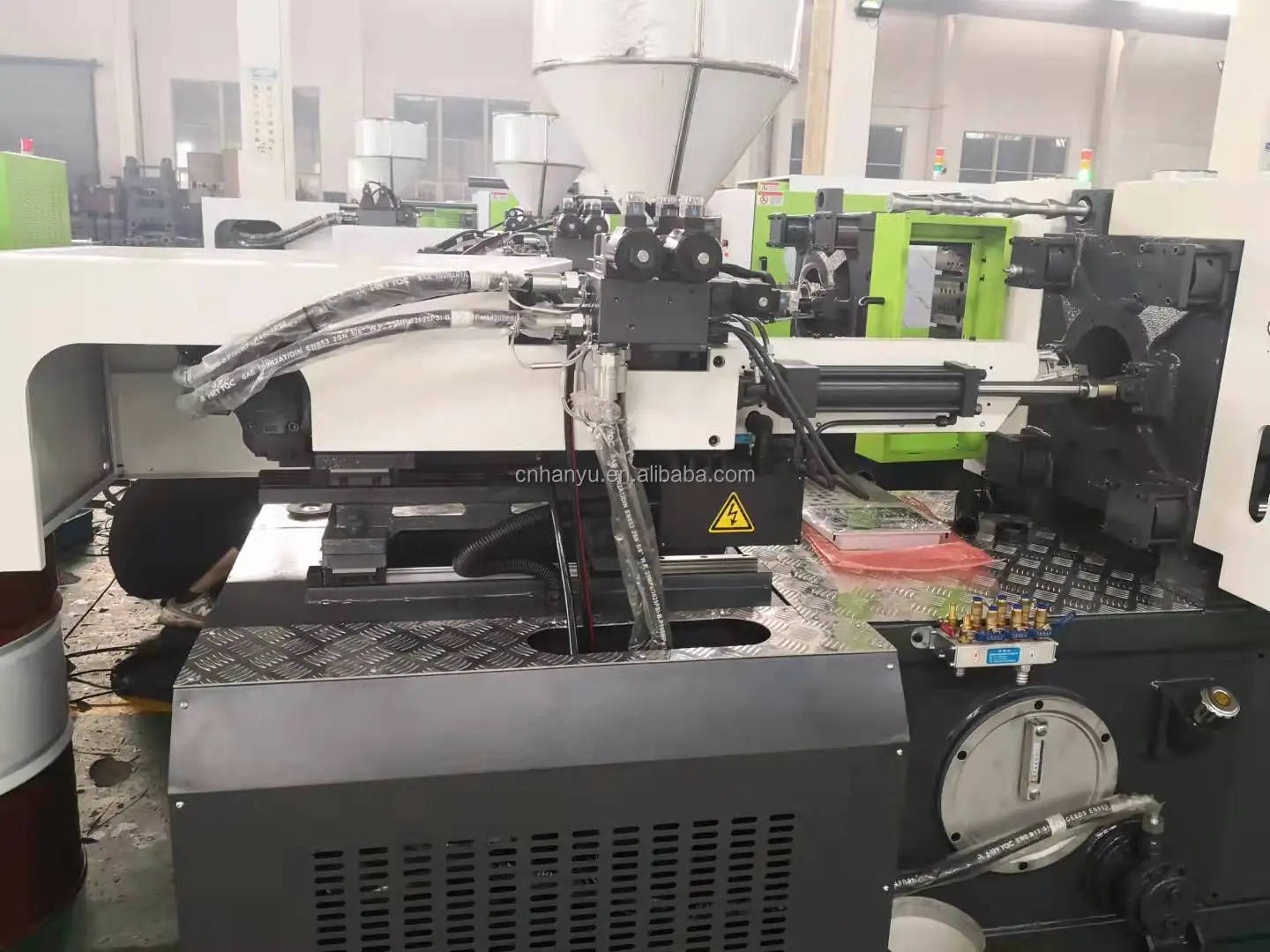 Инъекция воды ПЭТ преформ (220 тонн)