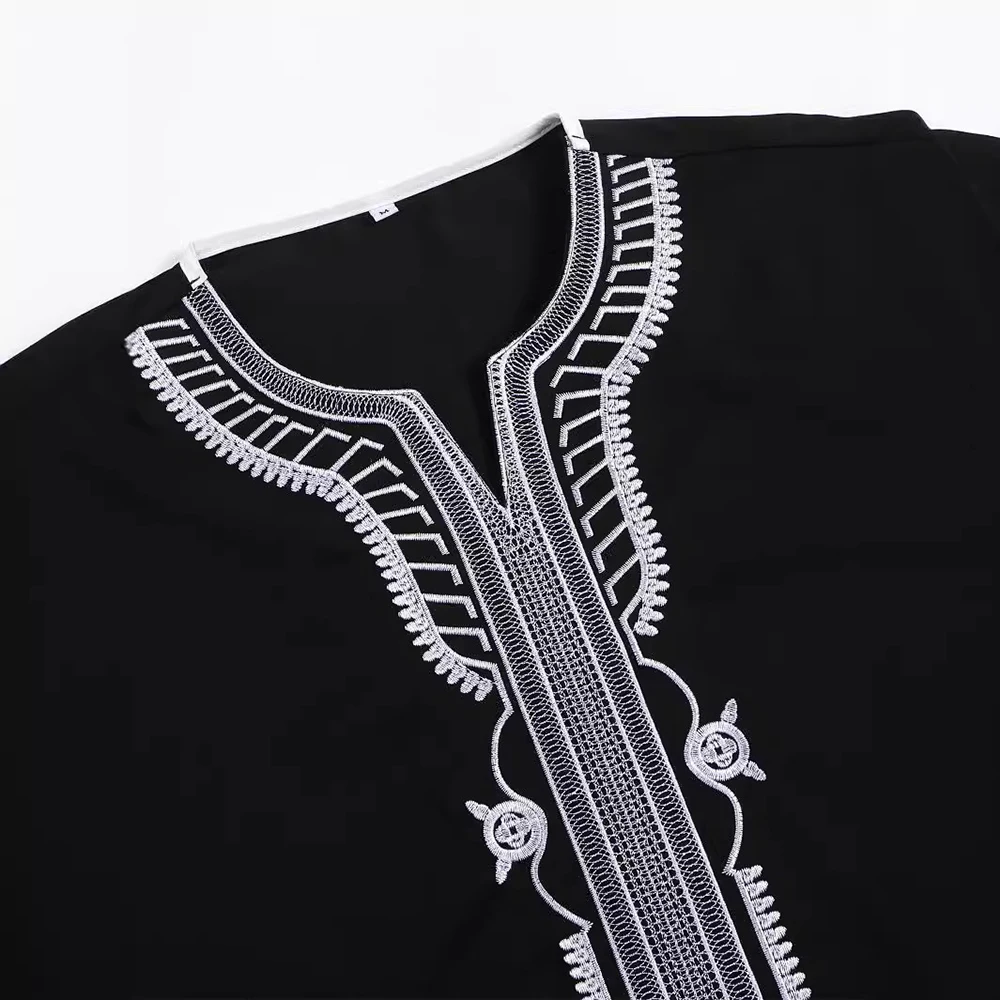 2024 Factory Price Muslim Men Thobe Elegant Embroidery Casual Men Muslim Thobe Solid Long Robe Jubba for Men Arabic Thobe