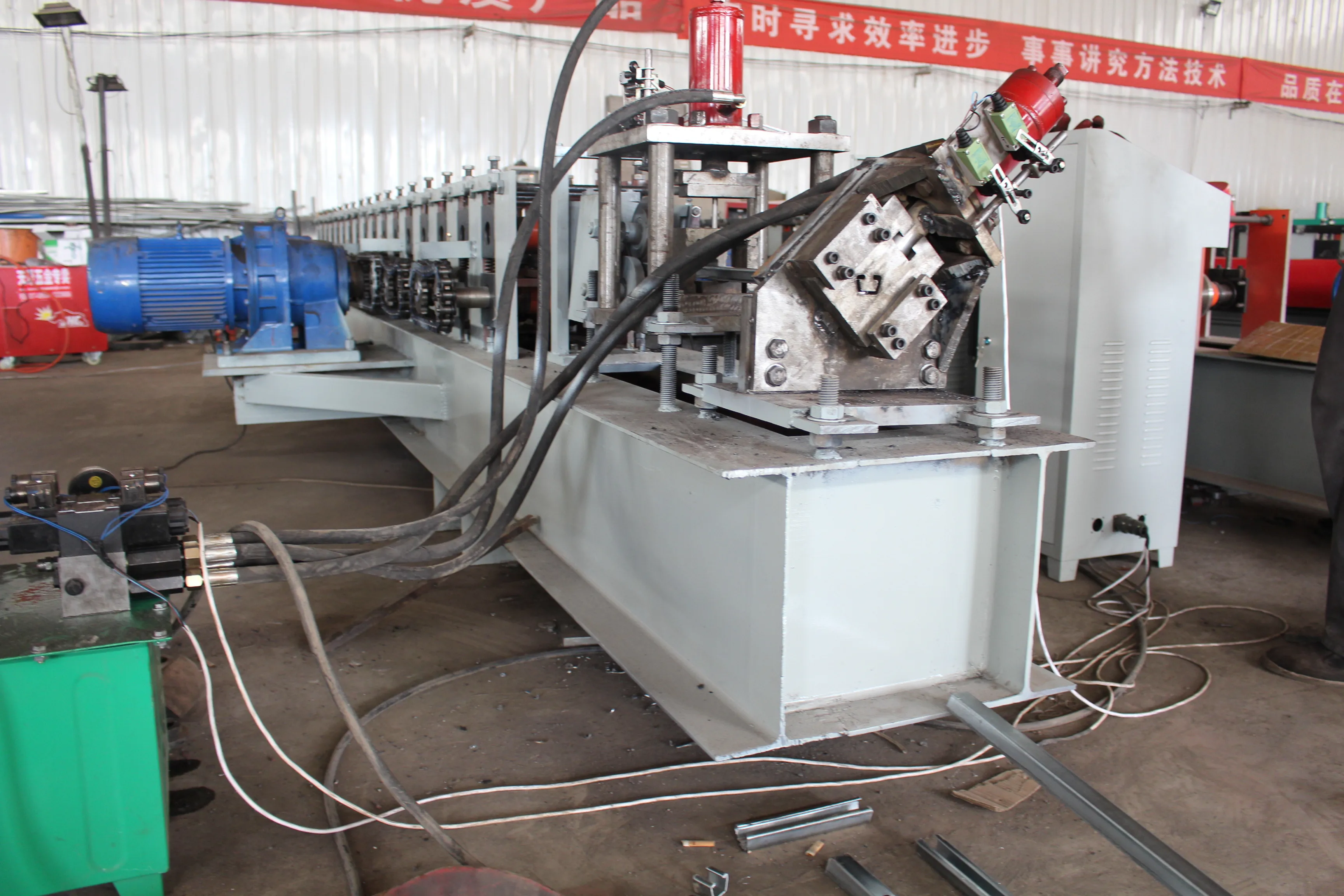 Manufacture Automatic High Quality C-type special design purlin Roll Forming Machine