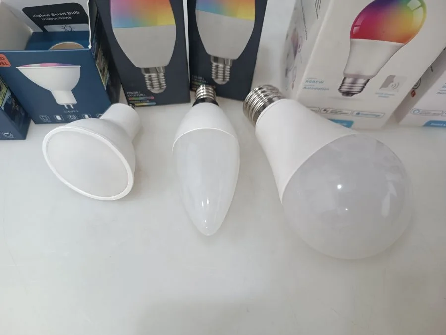 Smart Wireless RGB Multicolor Dimmable Wifi App Control E26 E27 Smart Led Bulb Compatible with Alexa Google Home