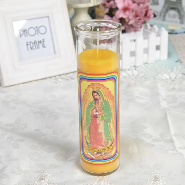Розовая молитвенная свеча леди Гуадалупе в стеклянной банке девственная