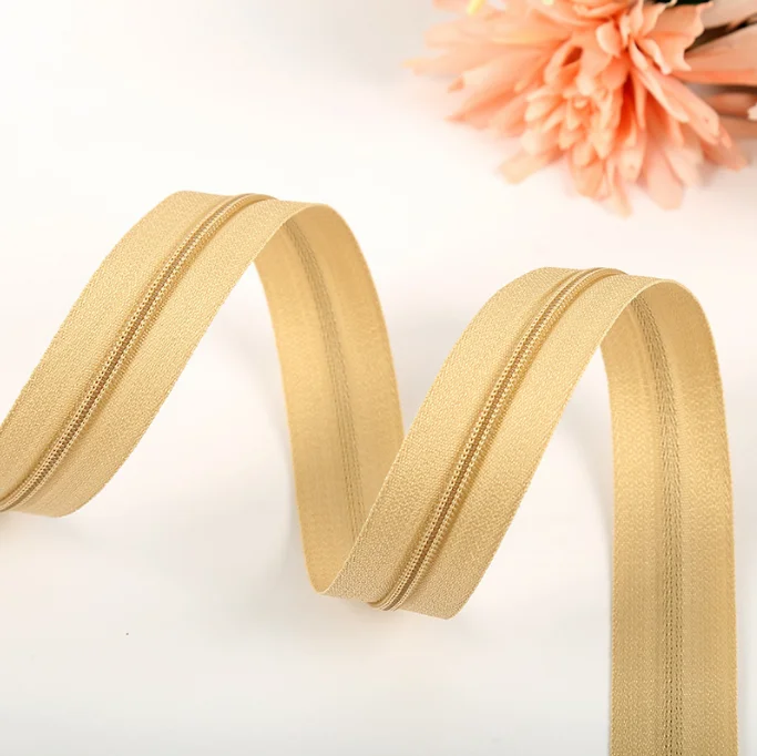 Wholesale zipper by the yard long chain nylon coil zippers for sale