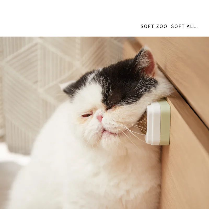 New Creative Licking Rotating Catnip Sticky Hair ball Stomach Cleaning Cat Snacks