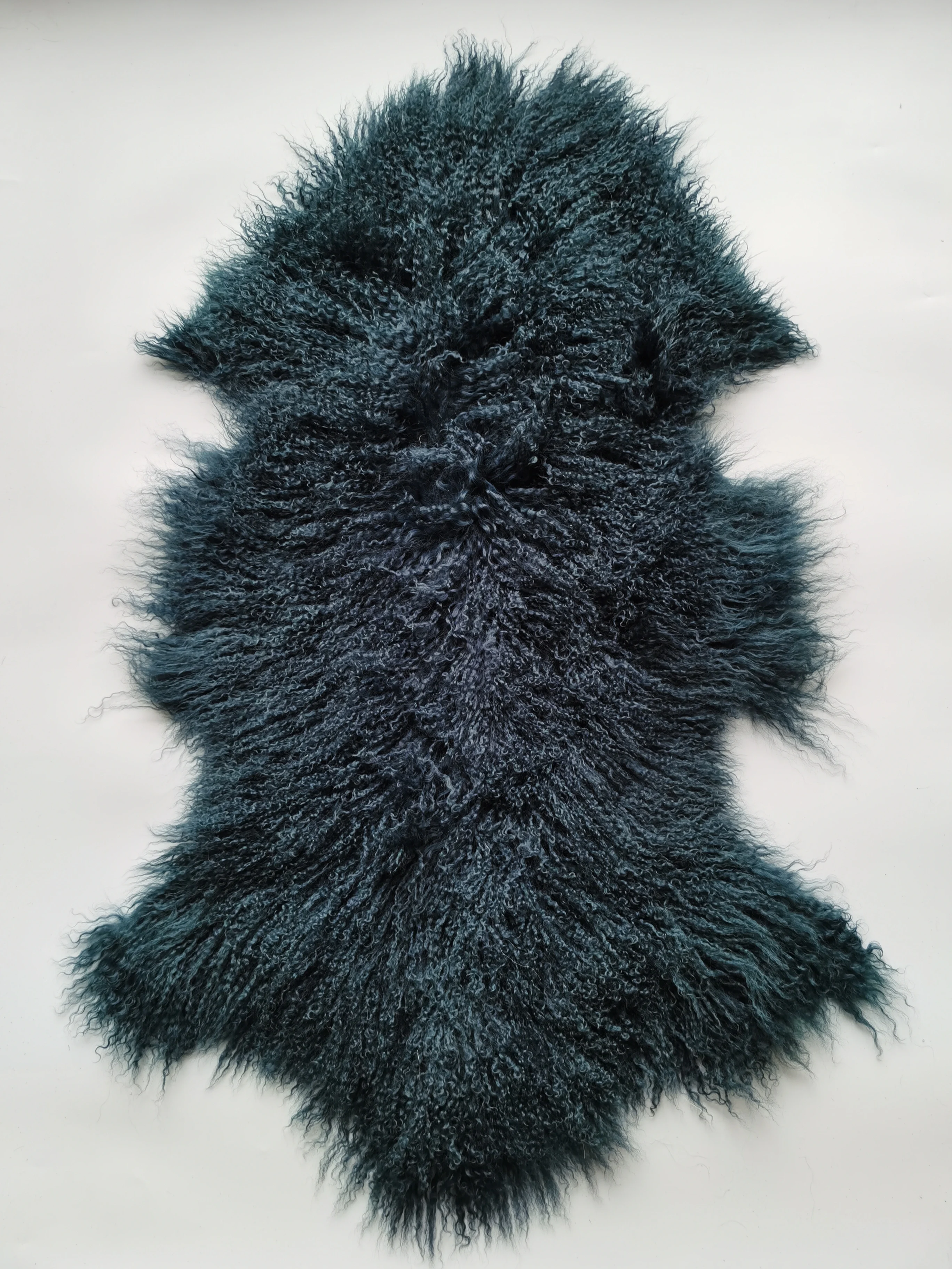 High Quality Dressed Tibetan Lambskin Fur Hide Long Curly Hair Mongolian Sheep Skin Fur Plate Wool Throw Fluffy Bed Throw
