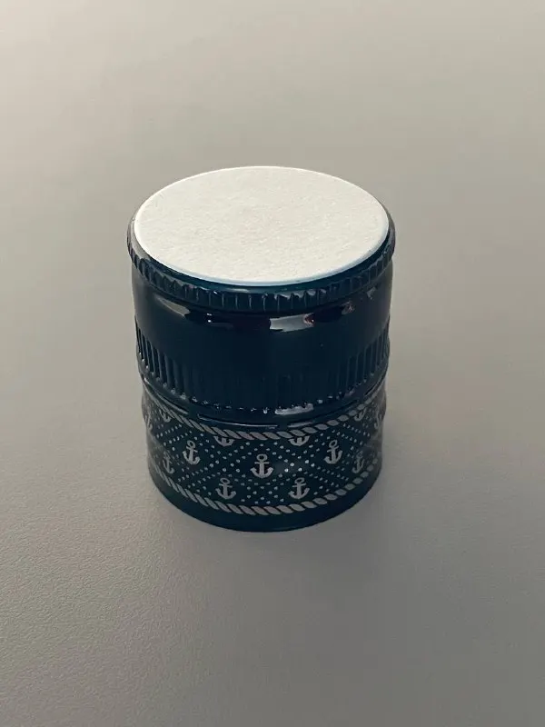 Aluminum screw caps 31,5x35 for alcohol drinks accomplished with EPE/Saranex liners