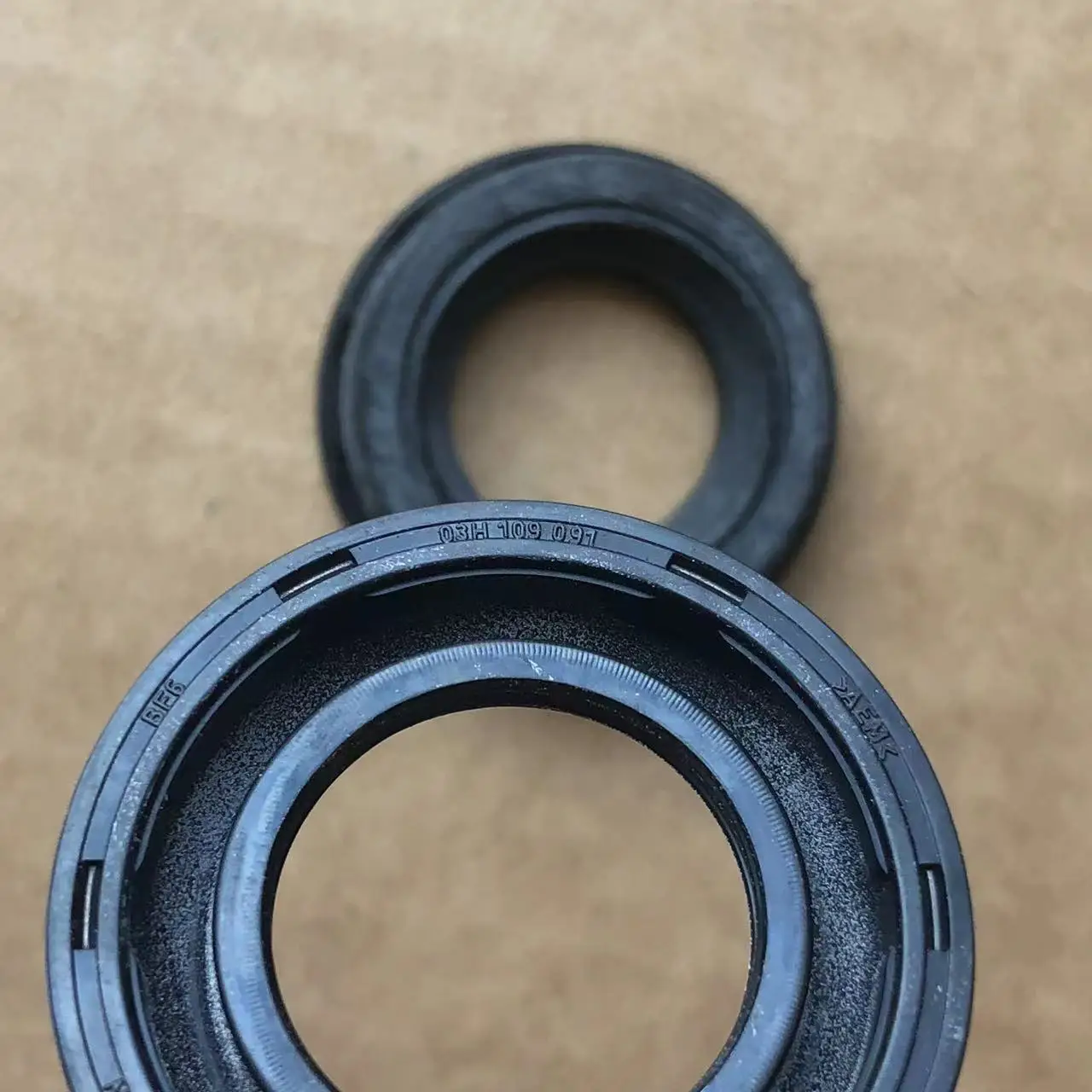 High Quality Audi Volkswagen Original Cylinder Head and Camshaft Oil Seals for Wholesale Engine Parts