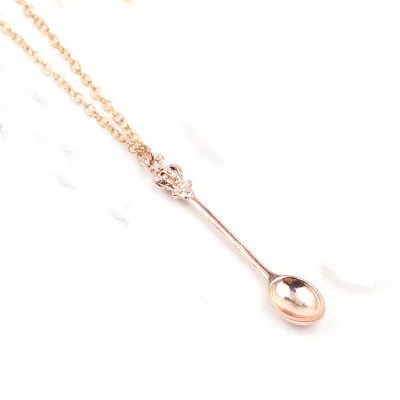 2022 Hot Selling Exquisite Jewelry Pendant Women Crown Mini Classic Spoon Necklace
