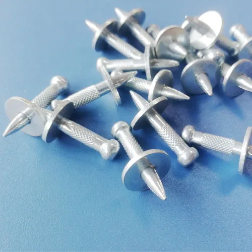 Galvanized nails for fastenings on concrete or steel