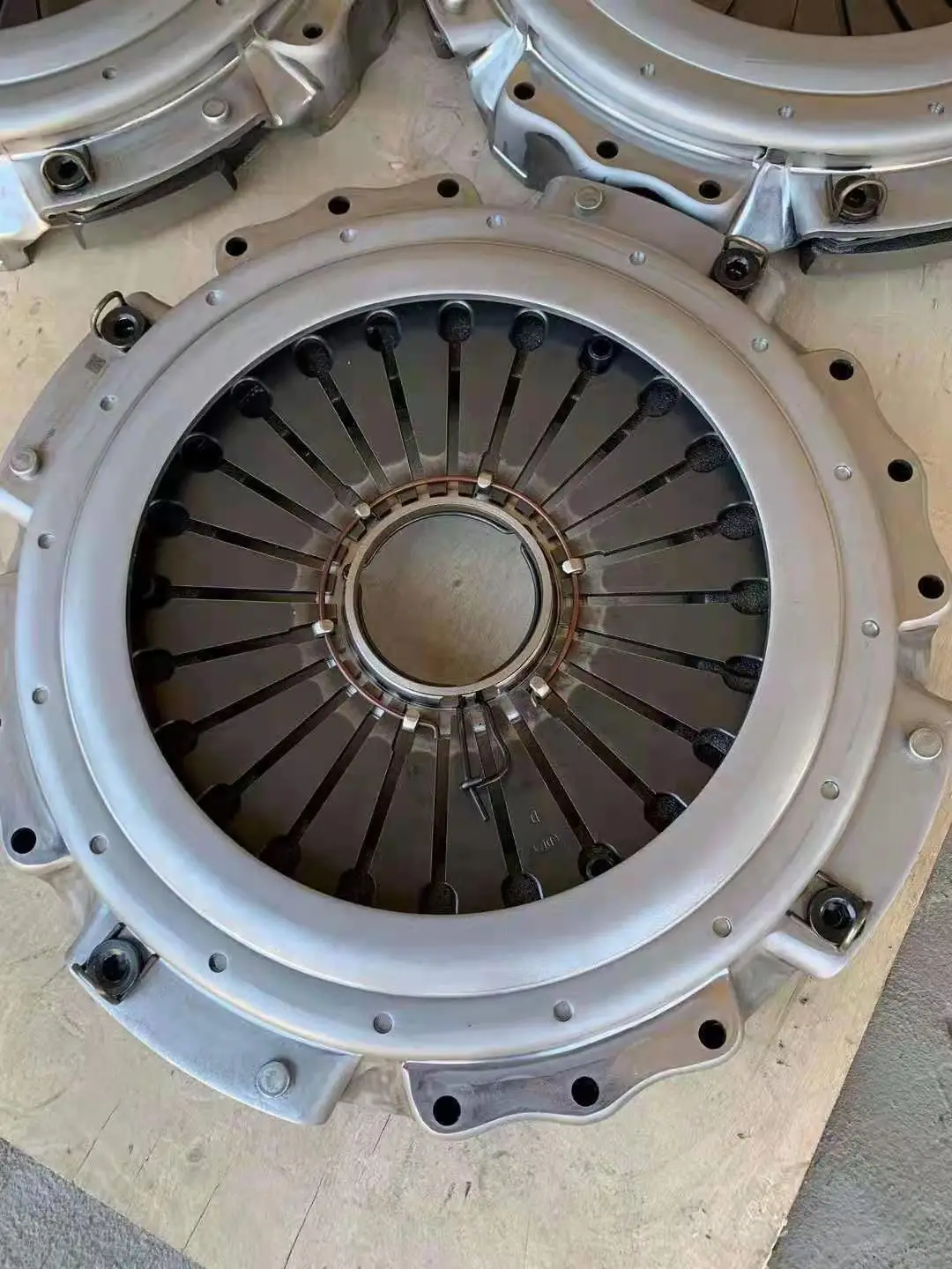 China Factory Price clutch assembly L0161030105A0 Truck Clutch pressure Plate Clutch Disc kits cover