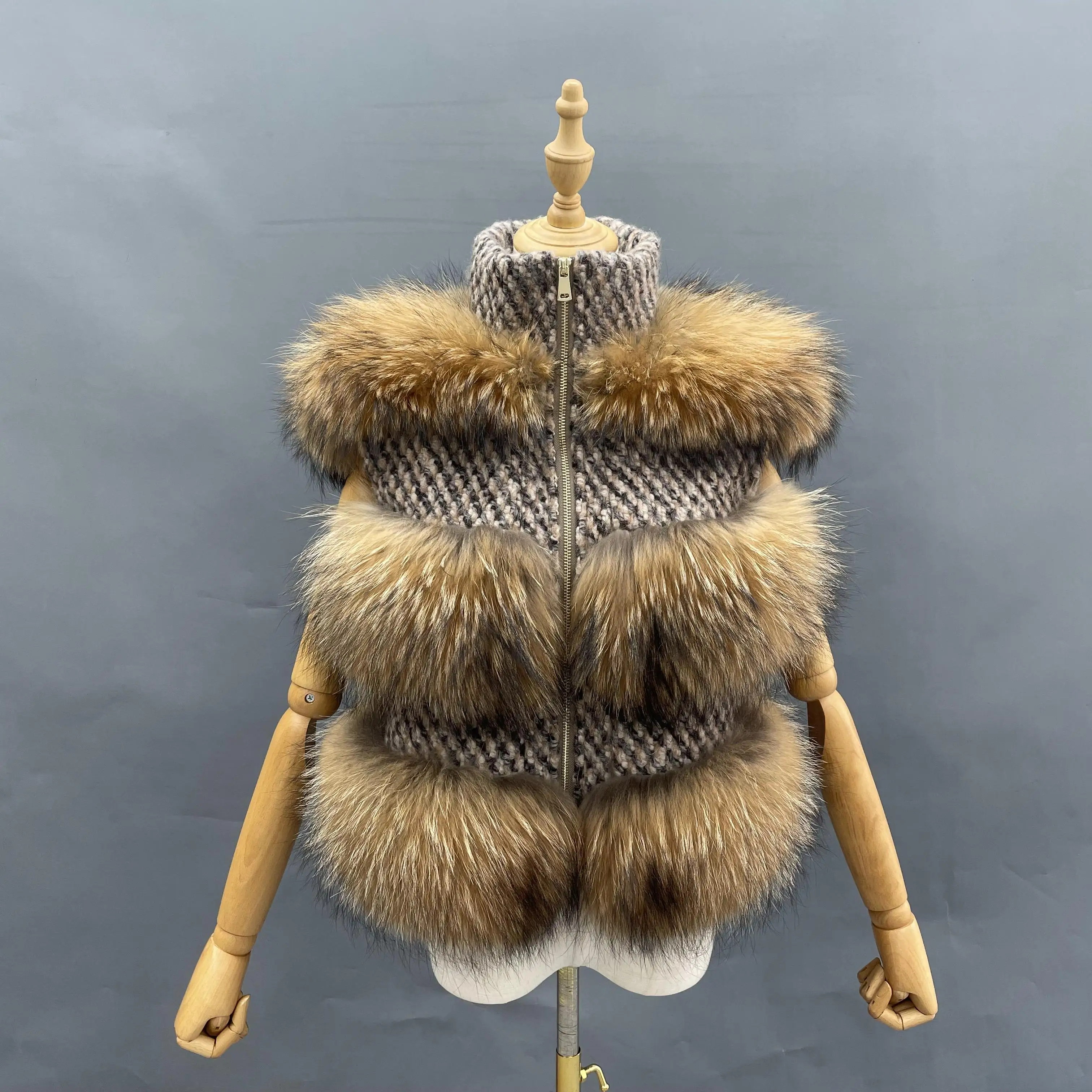 Wholesale custom winter luxury short cropped top animal fur jacket women real raccoon fur coat