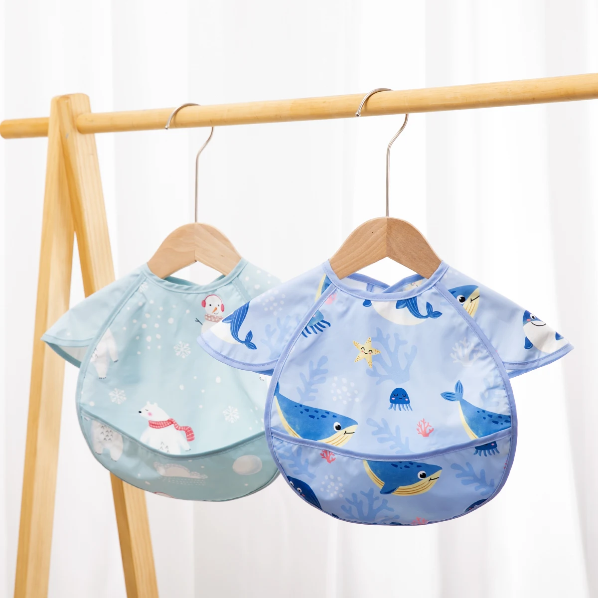 New Arrival Portable Polyester Twill Fabric TPU Bottom Little Flying Sleeves Waterproof Feeding Baby Bibs