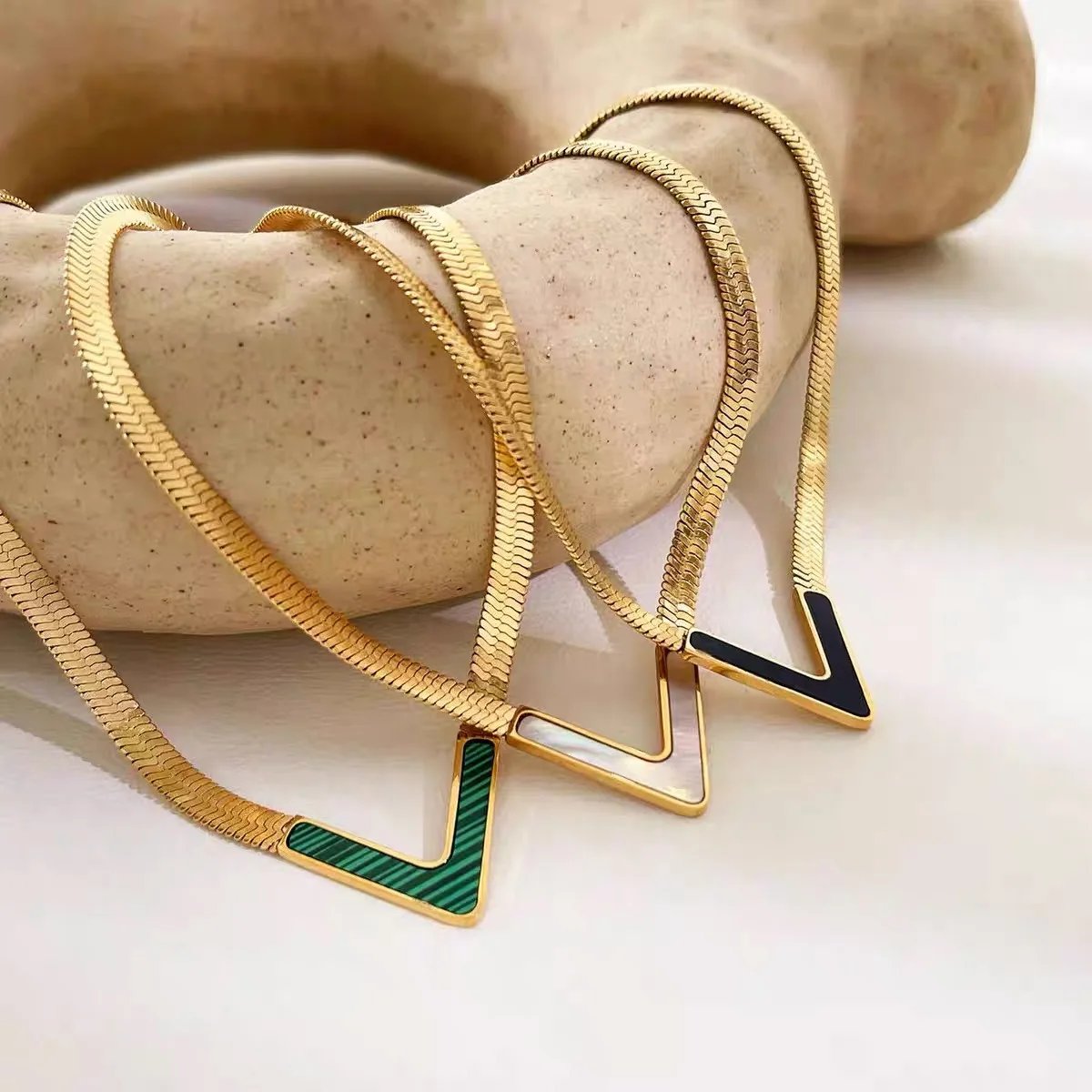 European & American Designer Simple Temperament Hip Hop Metal Street Pats Snake Bone Chain Choker Geometric V-shaped Necklaces