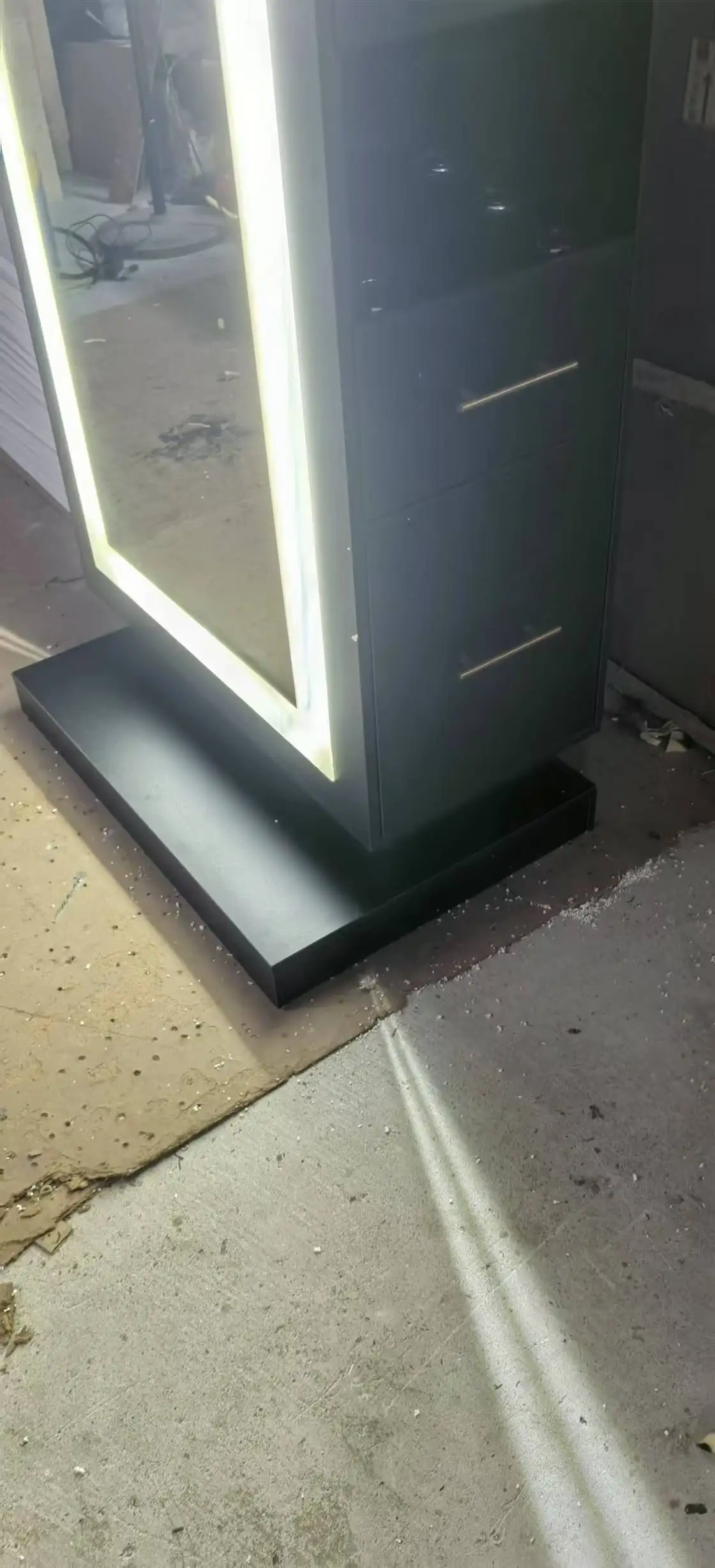 Hot Sale Full-Size LED Black Mirror Station Nail Spa/Mall/Motel/Hotel Total Station 10 Year Lifespan Minimum Order 1 Unit