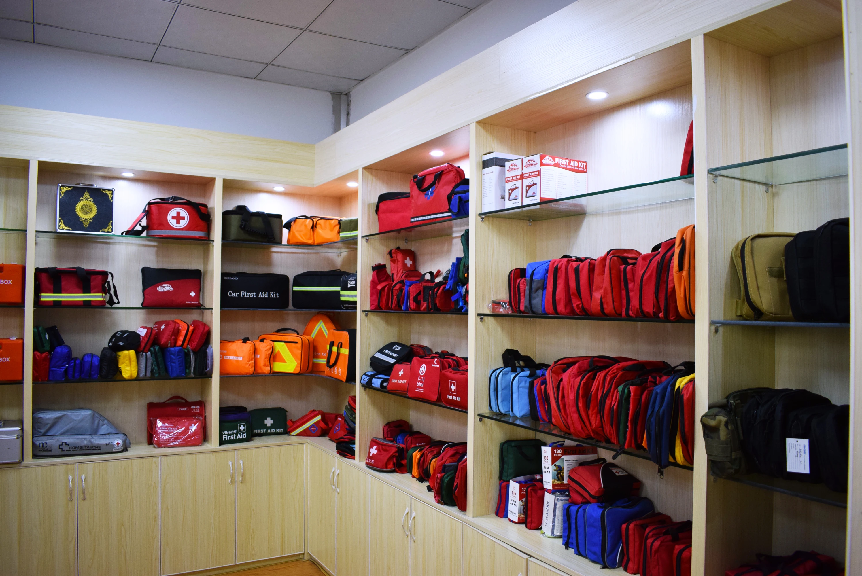 Ori-Power Mini First Aid Kit Water-Resistant Hard Shell Small Case - Perfect for Travel, Outdoor, Home, Office, Camp