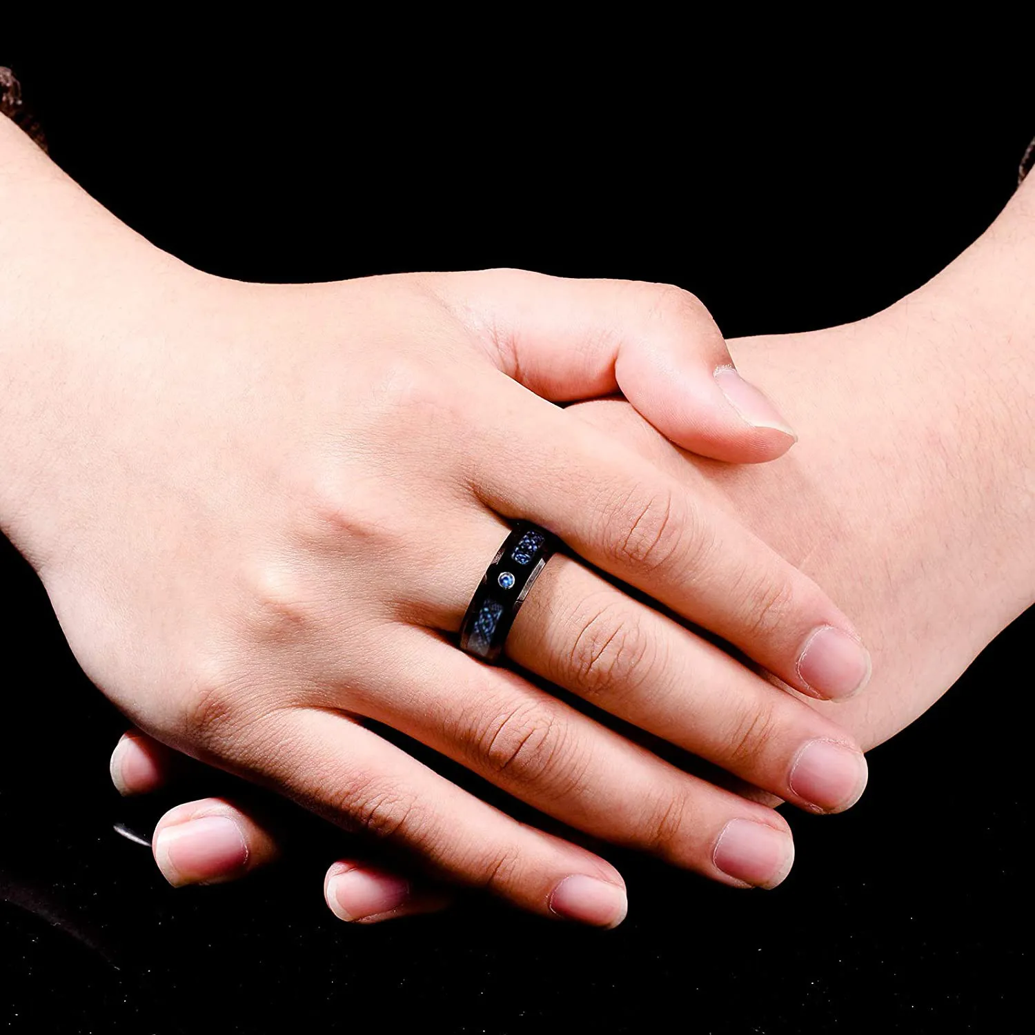 Fashion Black Tungsten Wedding Celtic Dragon Rings For Men Inlaid Green Zircon Punk Men Stainless Steel Green Carbon Fibre Ring