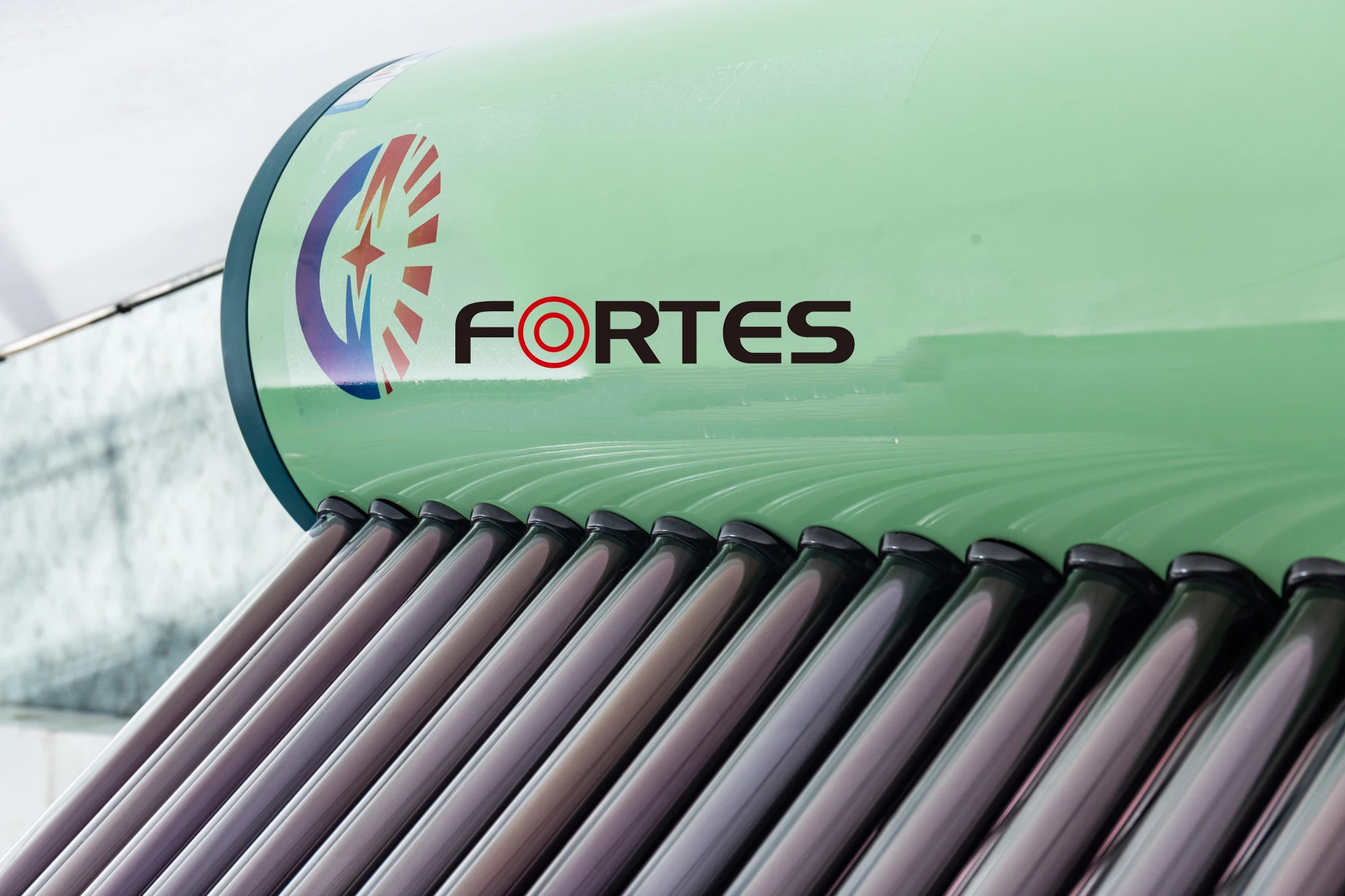 100/150/200 liter Galvanized color steel  solar hot water heater with color steel frame and water tank for greece