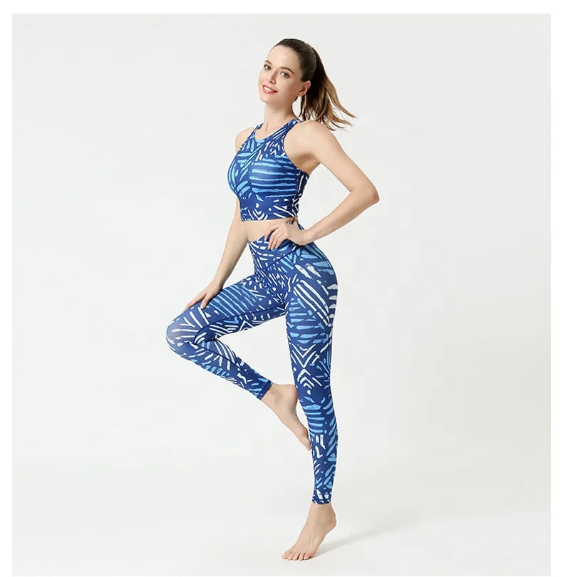 Профессиональное производство дешевая дышащая быстросохнущая однотонная женская куртка костюм для йоги комплект спортивной одежды